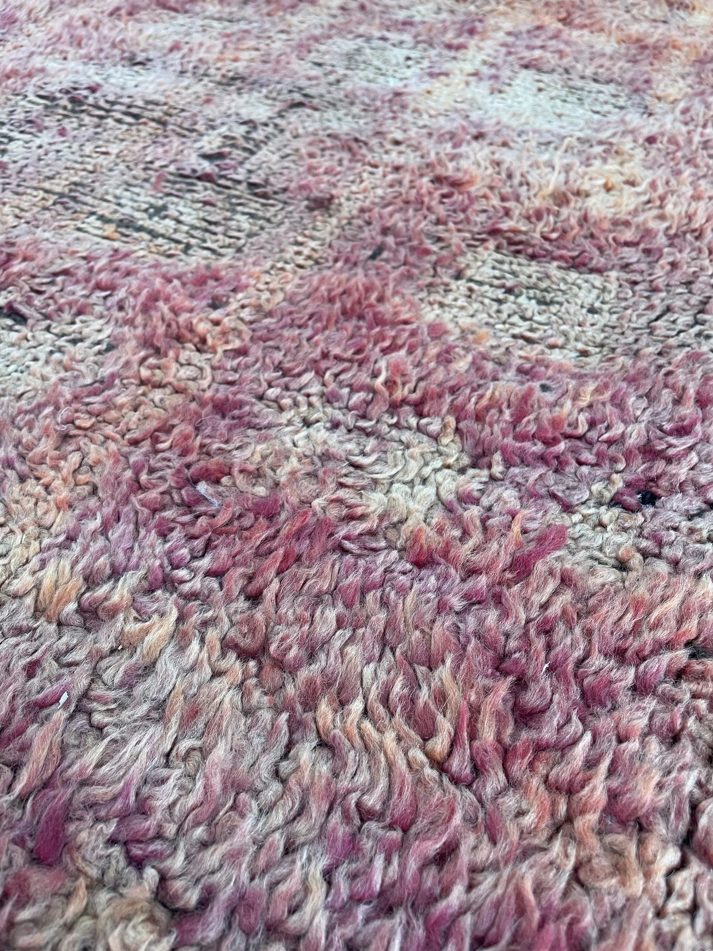 vintage beni mguild moroccan rug with red and orange geometric pattern, handwoven wool, natural dyes