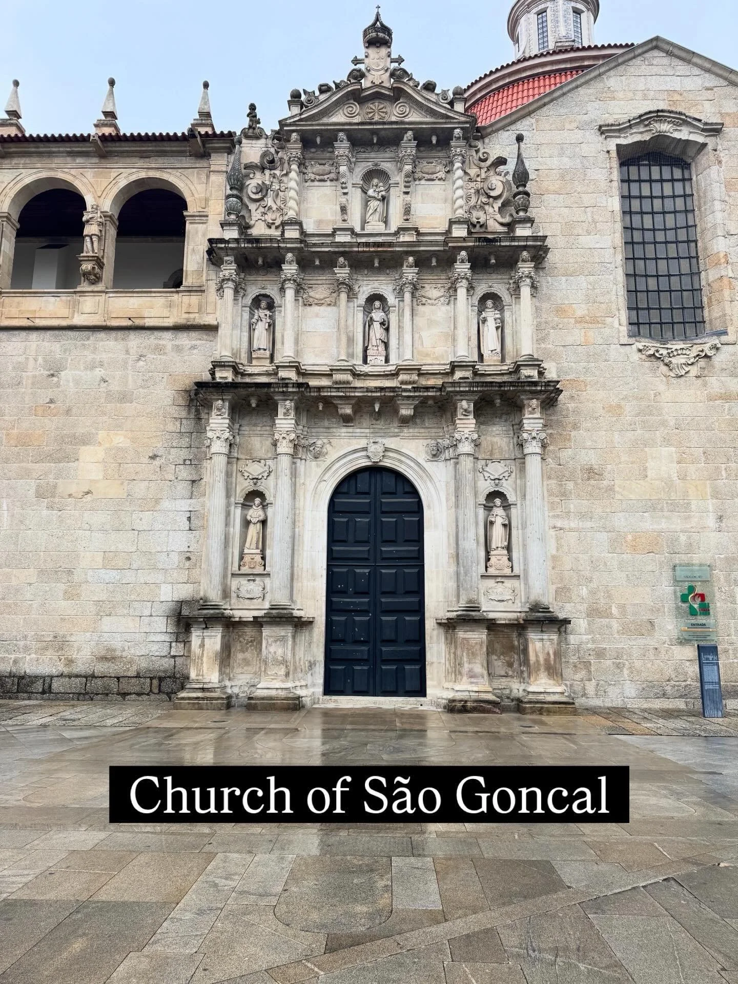 Our first day in Portugal was magical! Kim and I arrived in Porto on Monday after a pretty grueling travel day that included two canceled flights for Kim and a lost suitcase. But once we arrived at the Monteverde Wine Experience and Resort and met ou