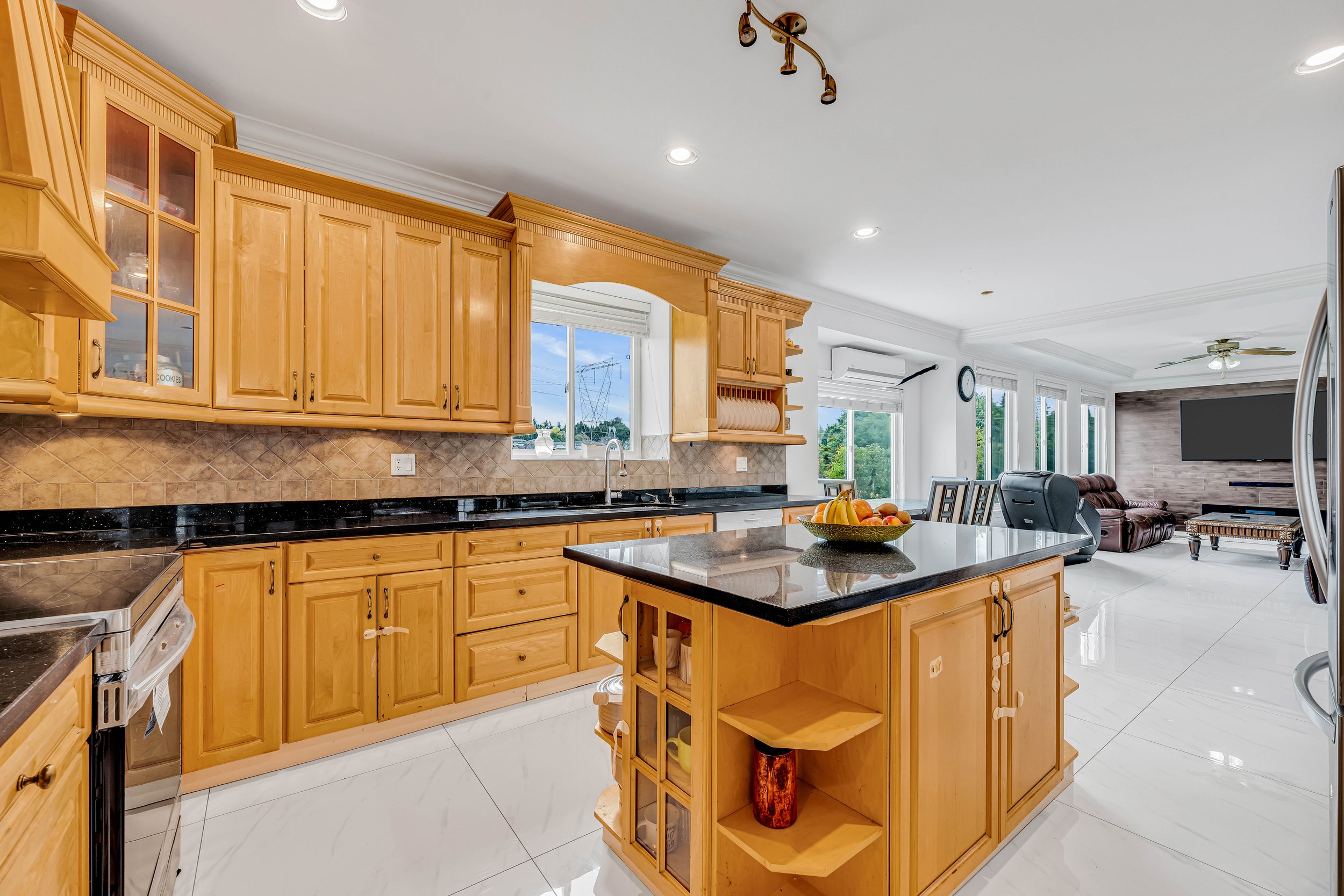 REALTY_STUDIOS_CA_MLS_READY-38.jpg