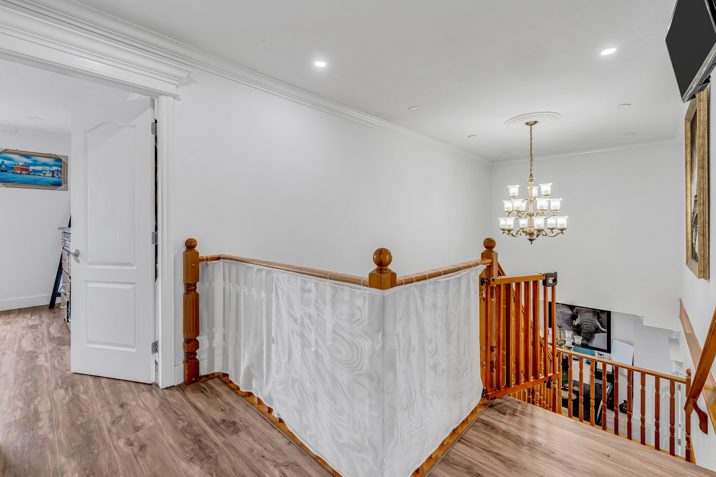 REALTY_STUDIOS_CA_MLS_READY-15.jpg