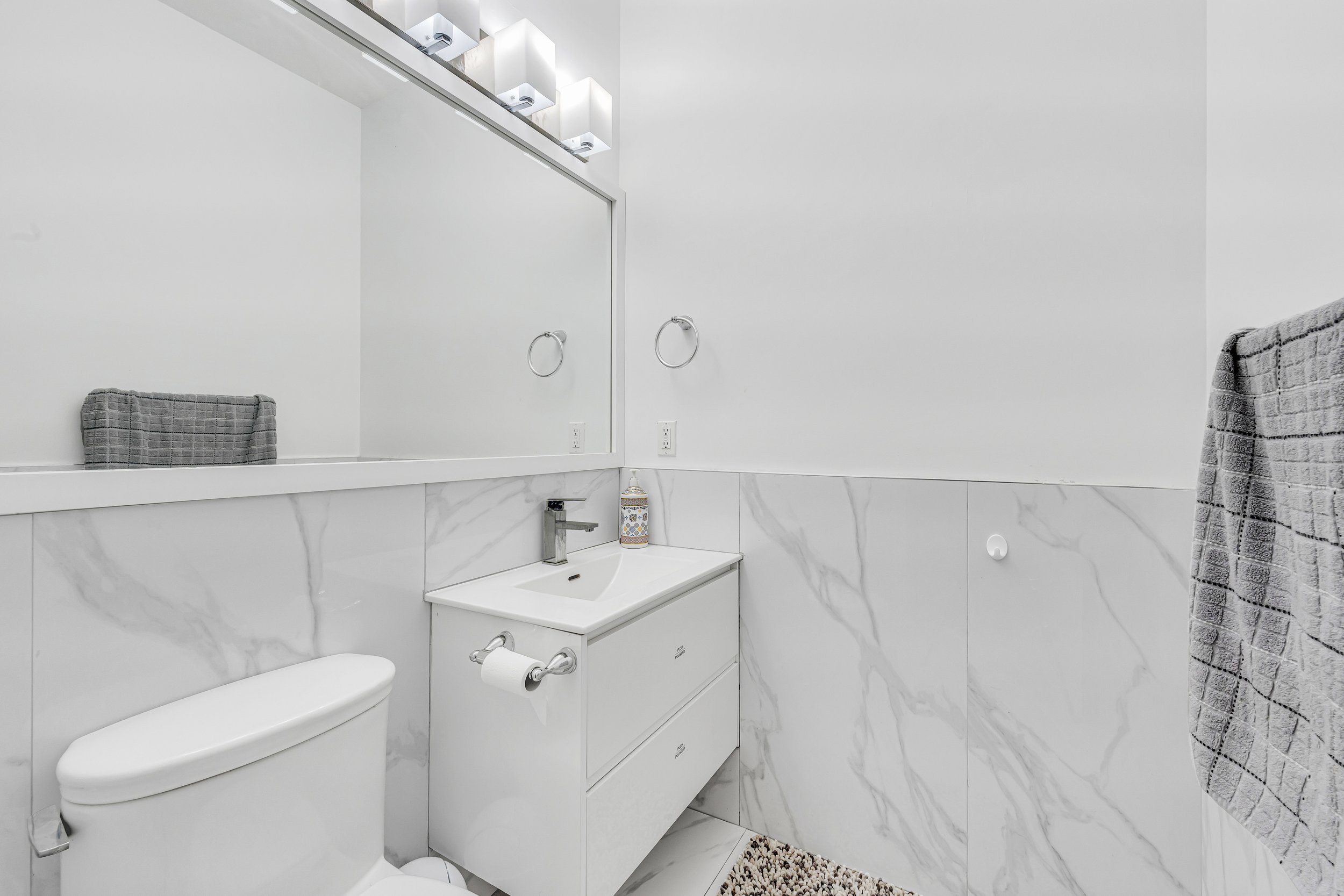 REALTY_STUDIOS_CA_MLS_READY-32.jpg