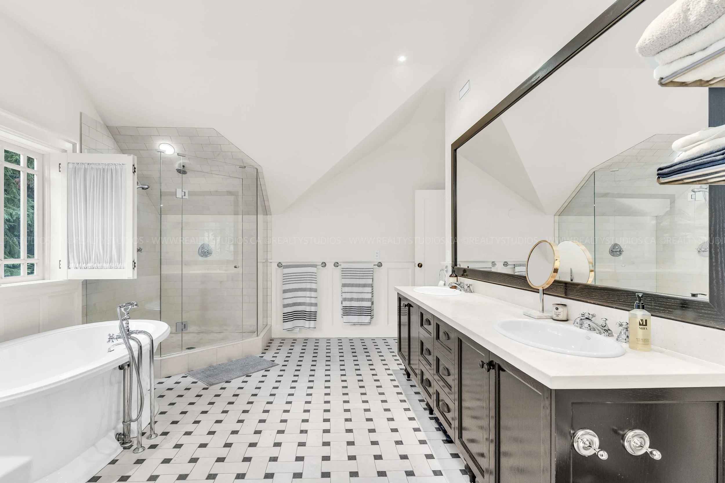 REALTY STUDIOS REAL ESTATE PHOTOGRAPHY-107.jpg