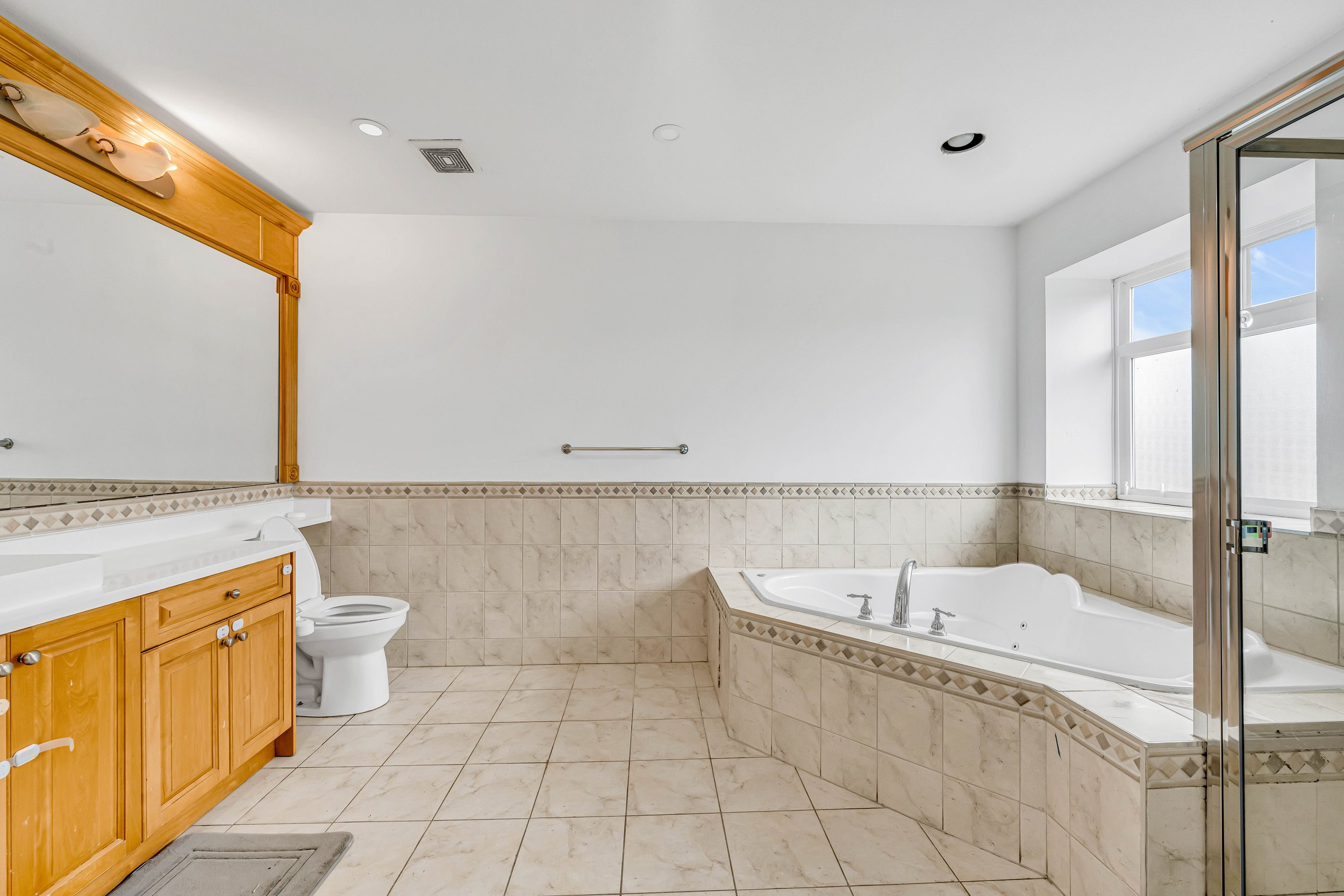 REALTY_STUDIOS_CA_MLS_READY-16.jpg