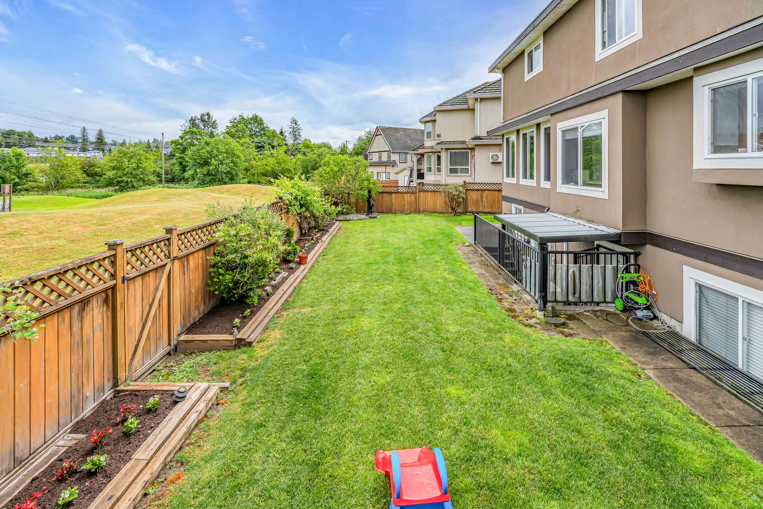 REALTY_STUDIOS_CA_MLS_READY-50.jpg