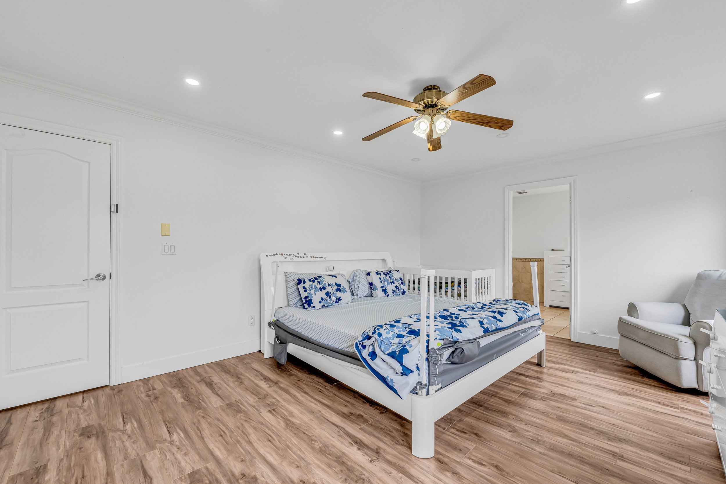 REALTY_STUDIOS_CA_MLS_READY-20.jpg