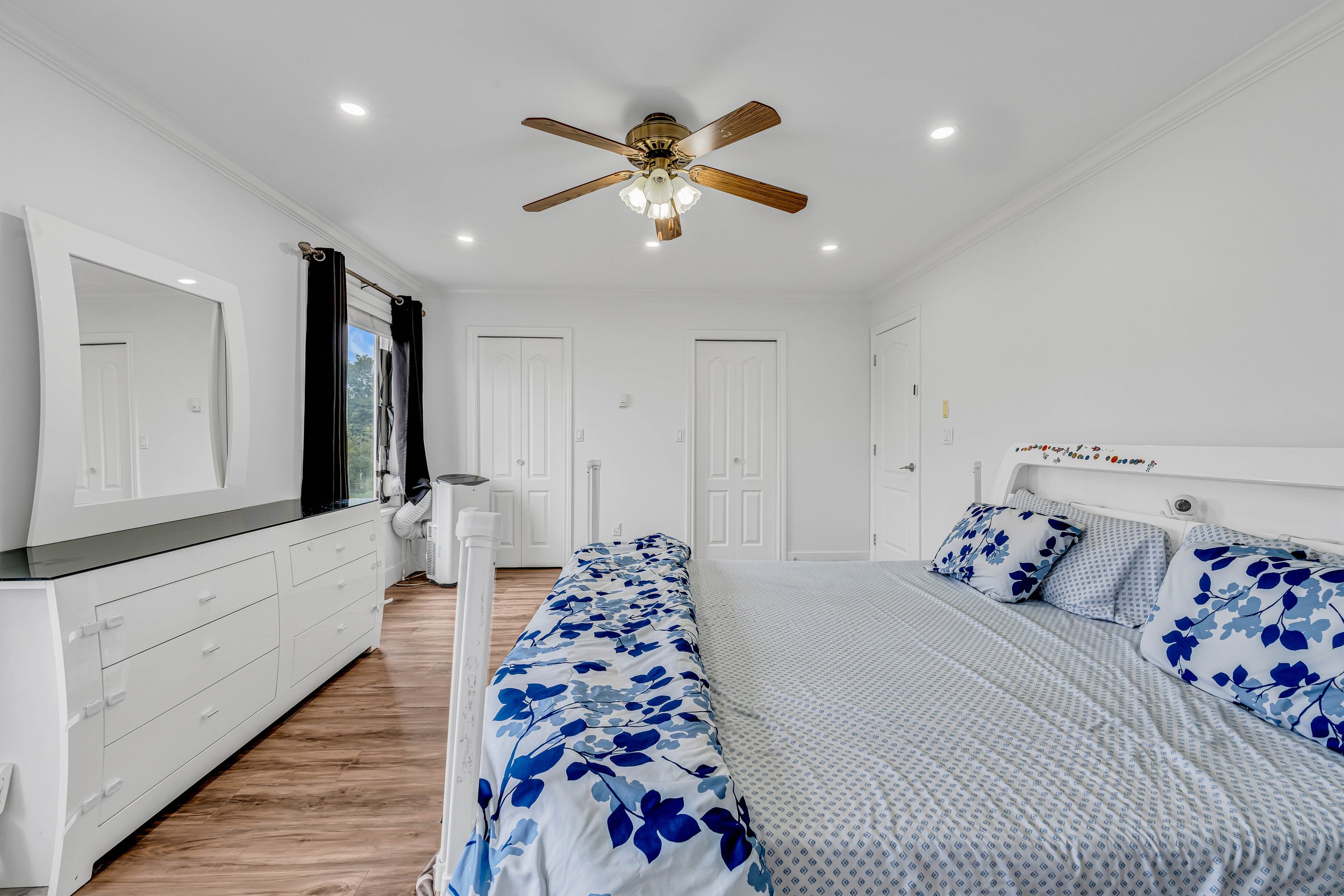 REALTY_STUDIOS_CA_MLS_READY-21.jpg