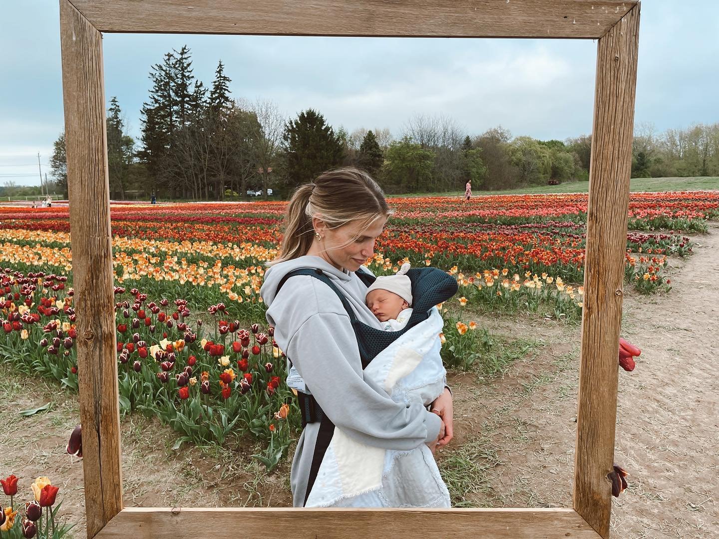 everyone and their mother has this same photo on their feed 🌷 

mac&rsquo;s first fresh air/carrier adventure last week was a beautiful one