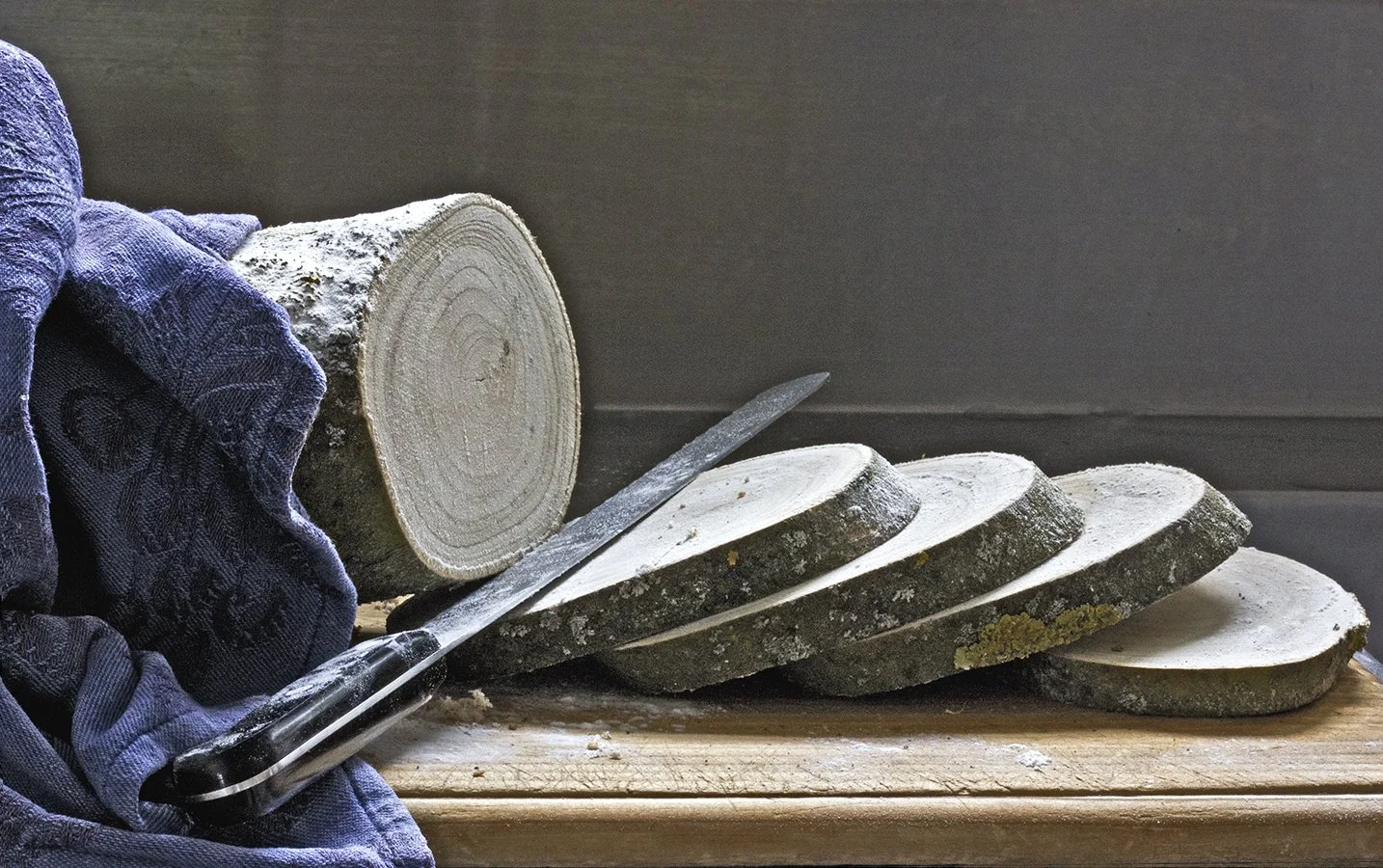 wood and breadknife all slices.jpg