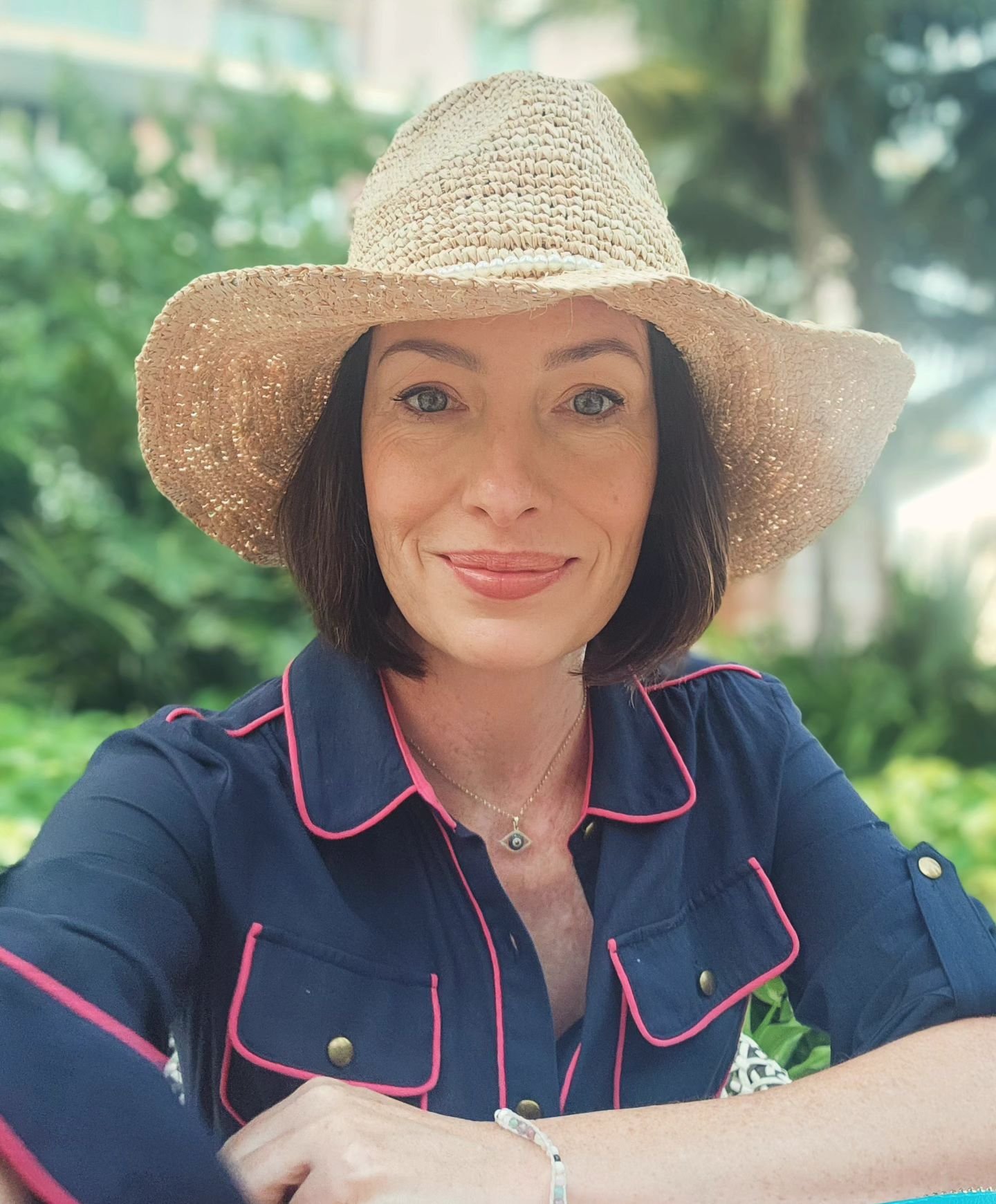 Tuning Out for a Hot Minute
I am being called to daydream and create; to listen; be inspired; to choose the frequency in which I want to vibrate, and to have no distractions from that.

Yes, there is a lot outside to pay attention to at the moment, b