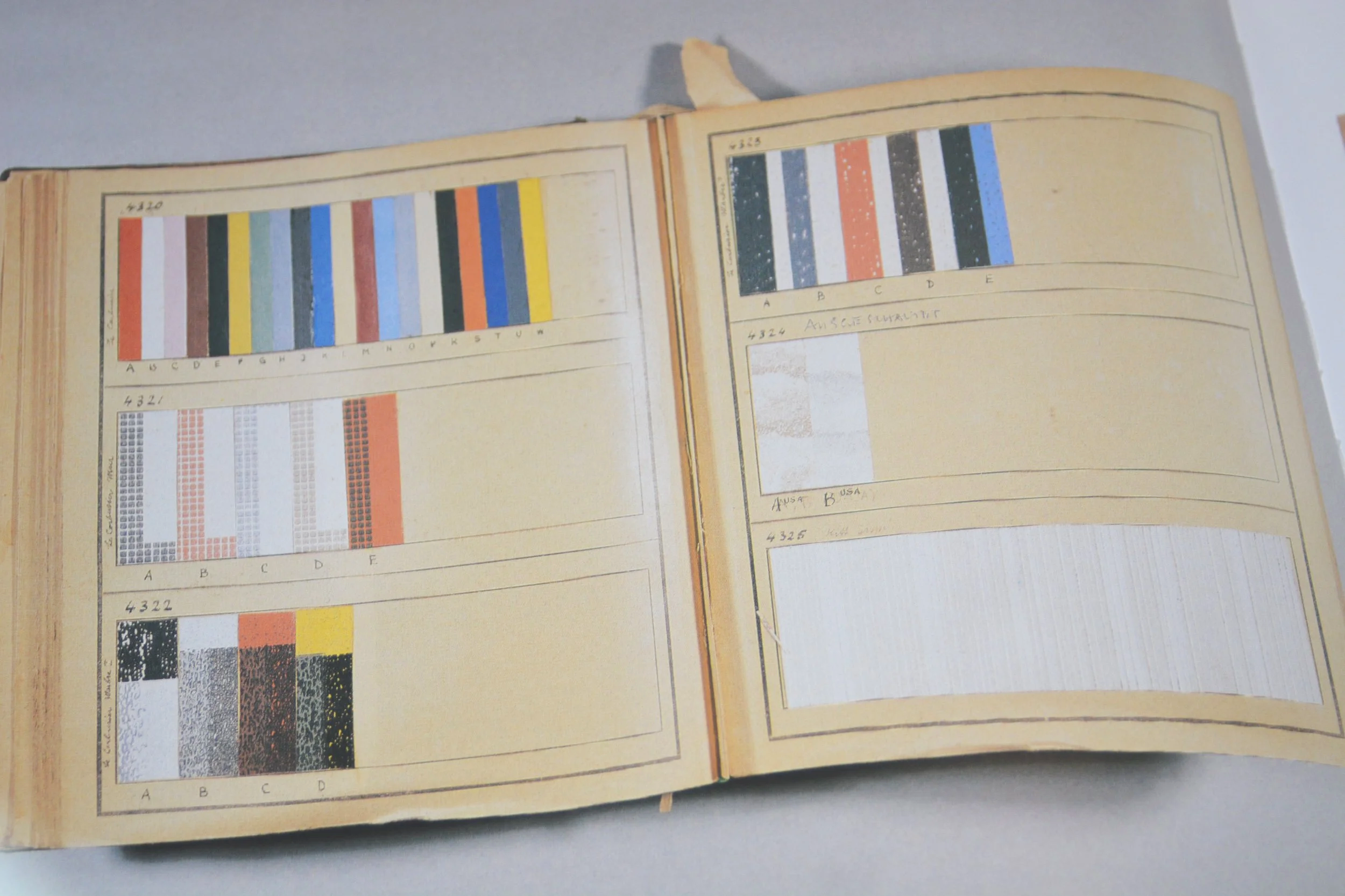 Polychromie architecturale - Le Corbusier's Color Keyboards from 1931 and 1959