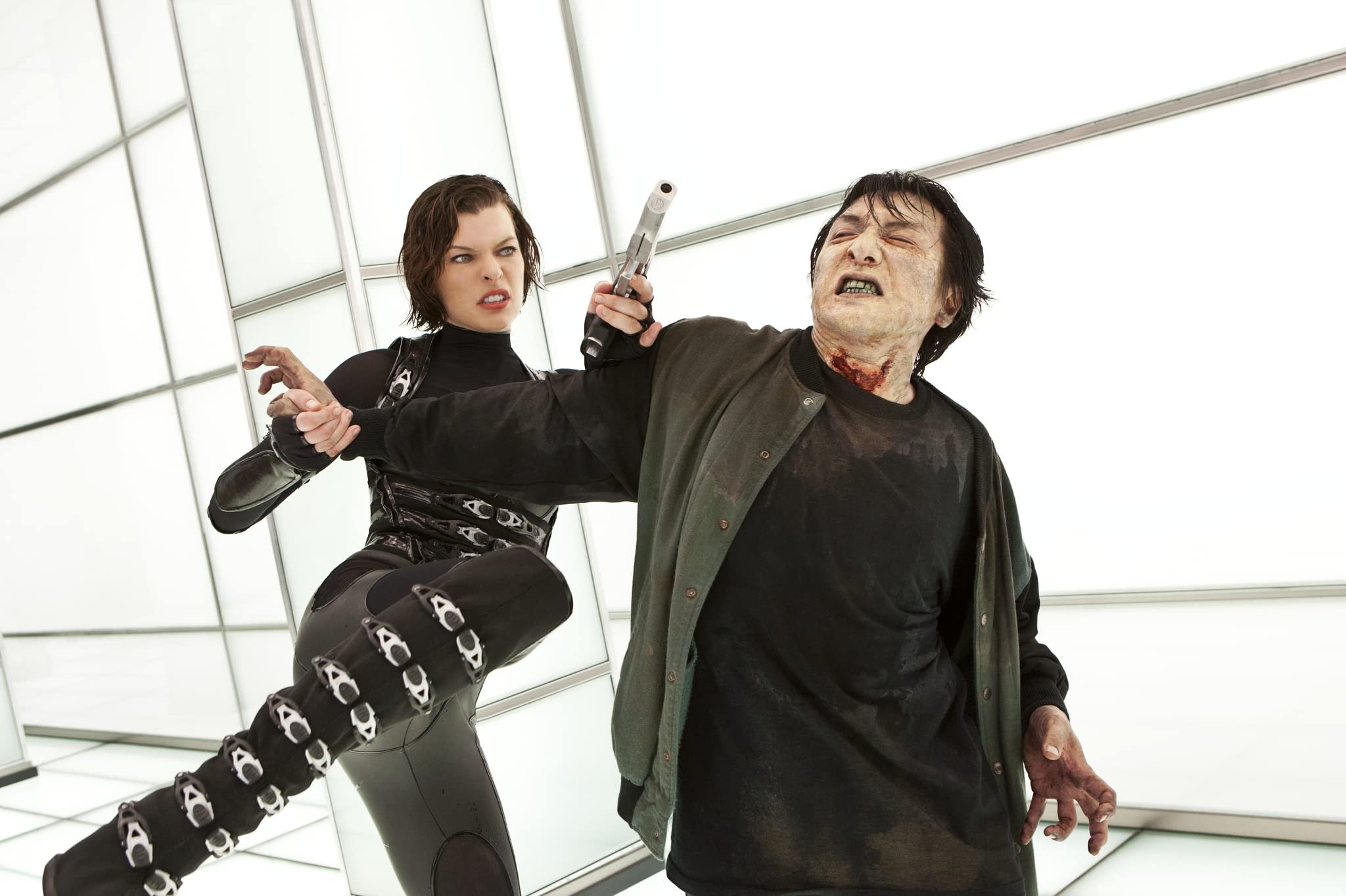 milla-jovovich-as-alice-in-resident-evil-retribution-2