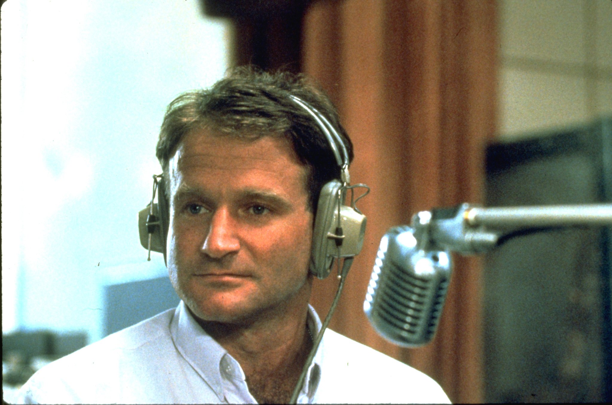 good-morning-vietnam-robin-williams.jpg