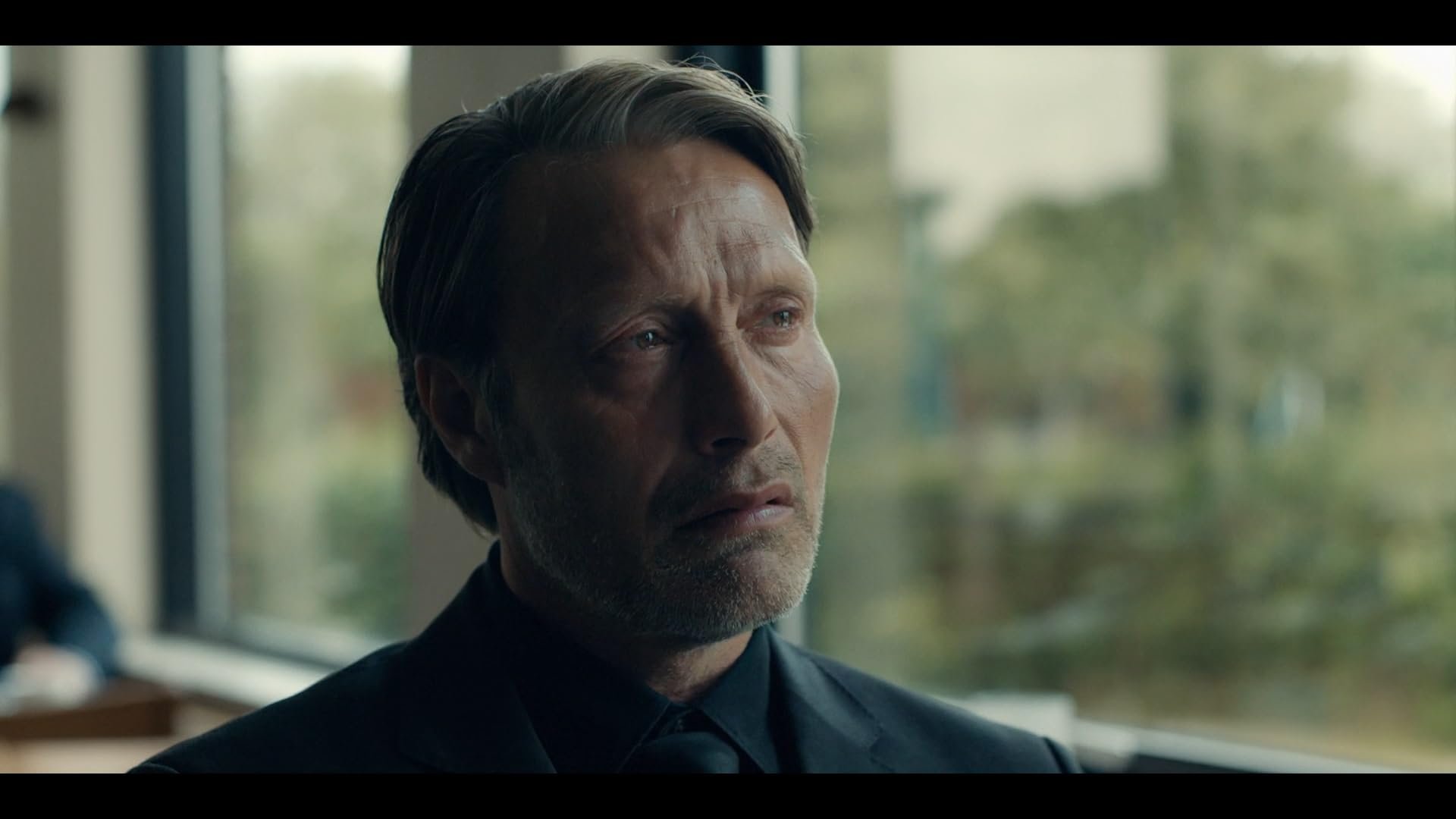 another-round-mads-mikkelsen-2.jpg