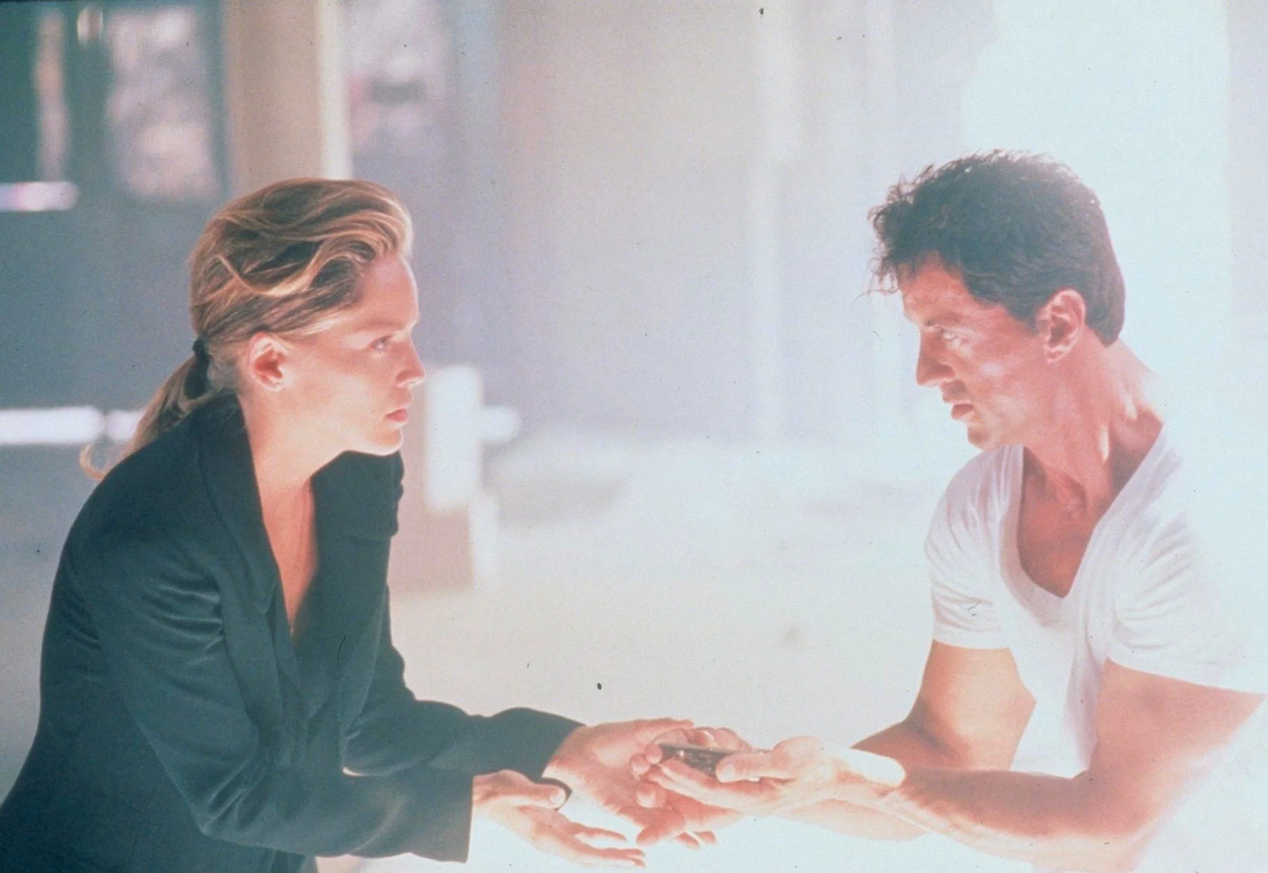sharon-stone-sylvester-stallone-in-the-specialist.jpg