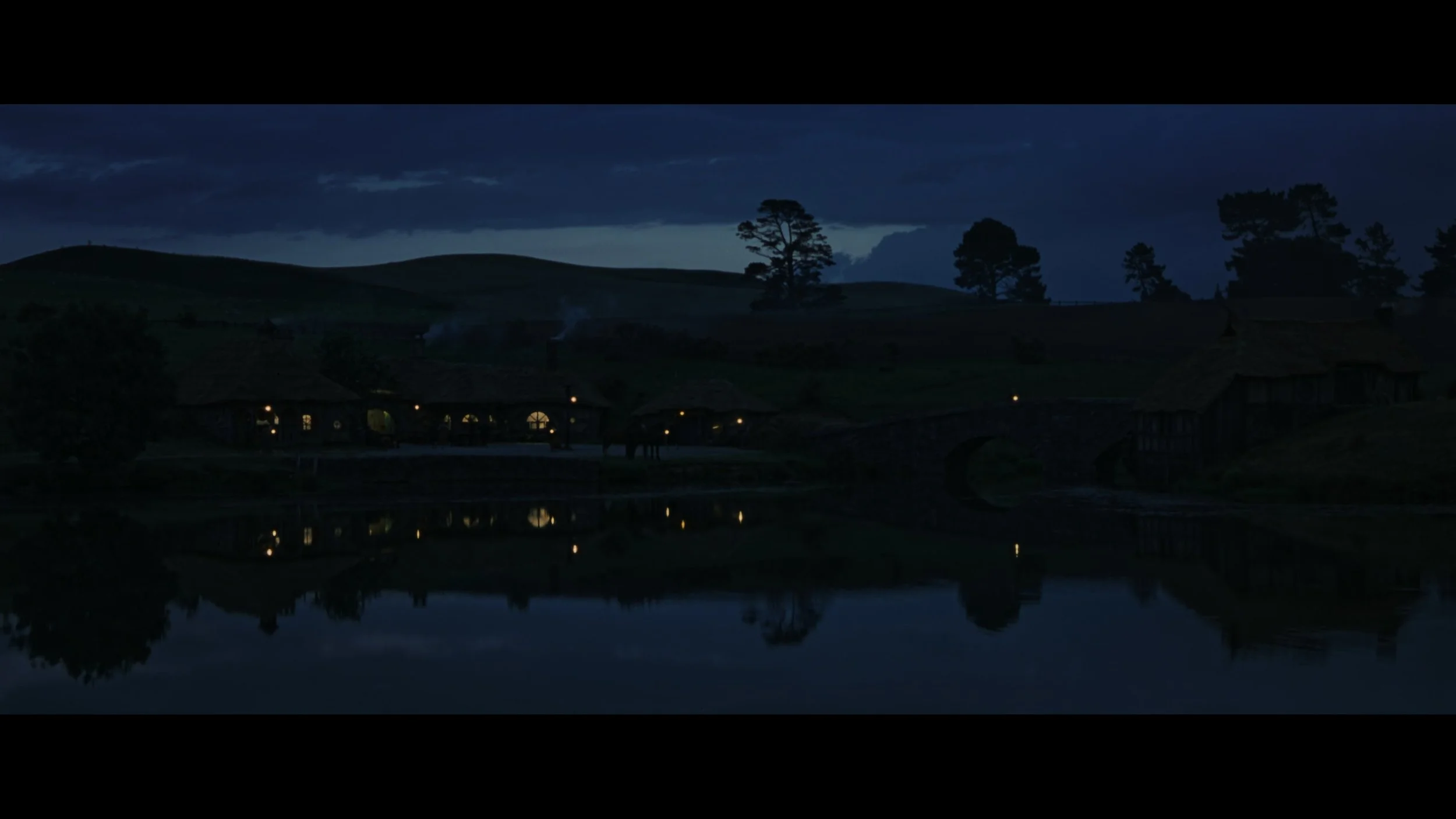 The Lord of the Rings- The Fellowship of the Ring (EXT.) PT. 1_t05.mkv_20251212_202756.195.jpg