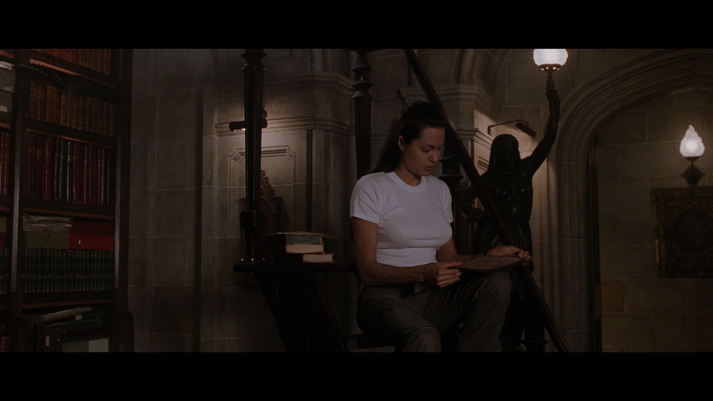 Lara Croft- Tomb Raider_t00.mkv_20260511_130716.442.jpg