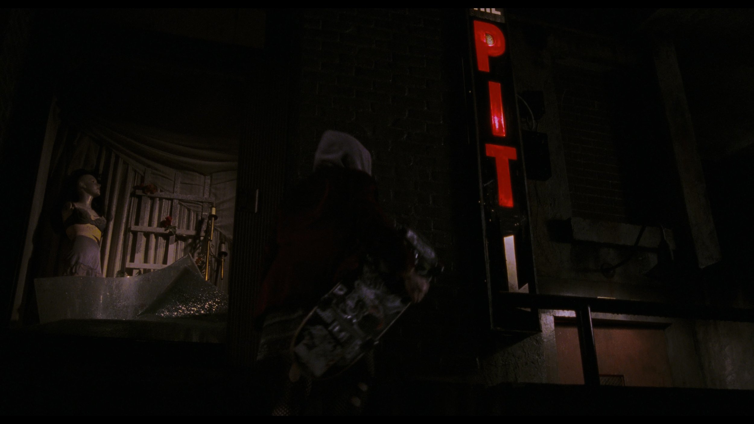 The Crow (Remastered)_t00.mkv_20260516_004524.342.jpg