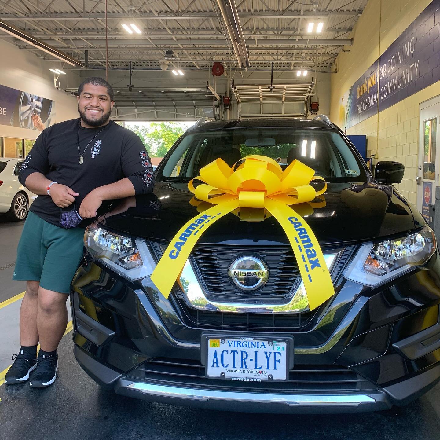 Early #Graduation gift from my parents‼️ Apparently they had been planning to get me a new car for years. I feel So Blessed🖤👨🏽&zwj;🎓💛
Who wants to go for a drive?🚘(Masks on😷) &ldquo;#ItsABrandNewCar&rdquo; #ACTRLYF #ActorLife #ClassOf2021 #Gra