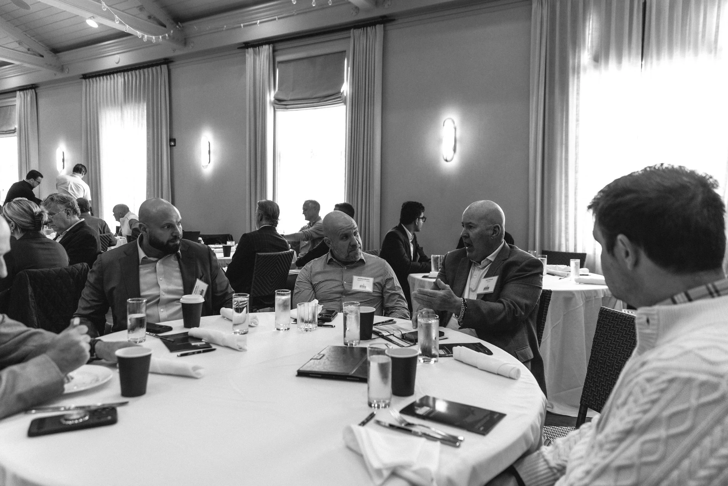 06-dmc-2026-table-conversation.jpg
