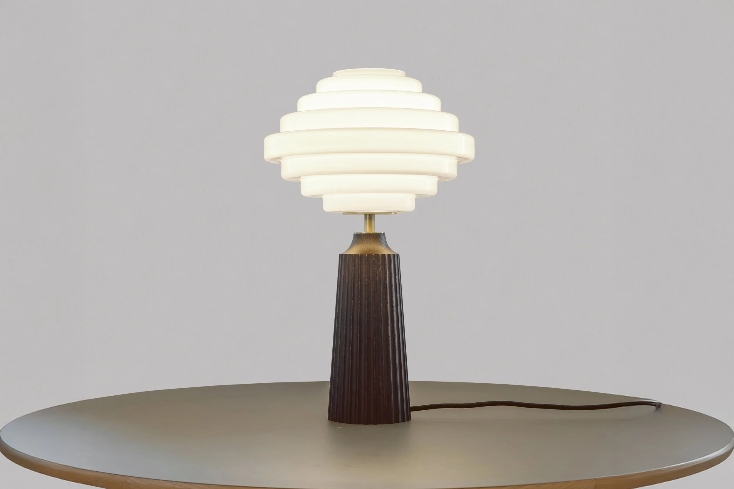 SBS oh Baby - Premium bordlampe - Kr.14.500_Mørk brun (valnøtt).jpg