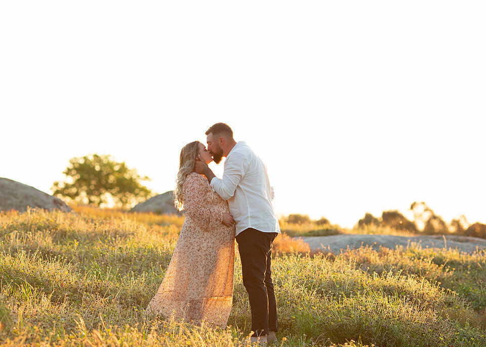 Kiss maternity session Geelong