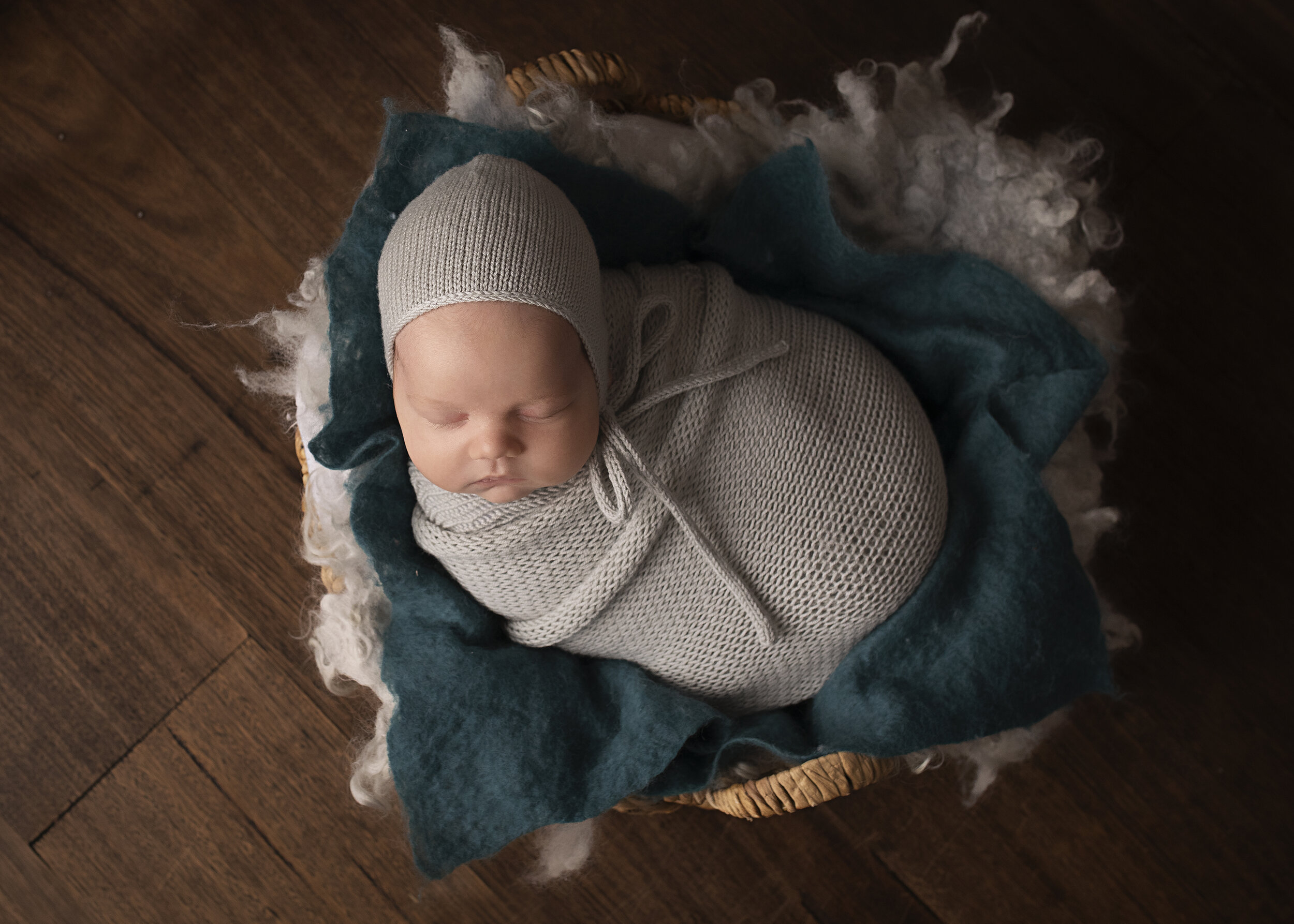 newborn baby geelong photographer on grey 