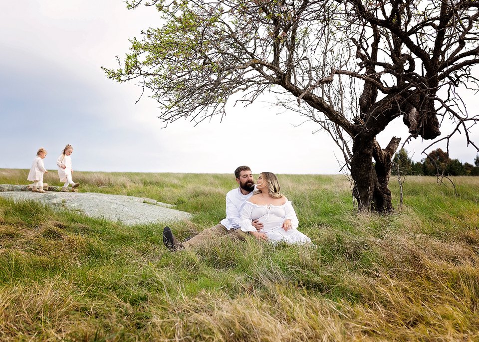family maternity session in feild Geelong