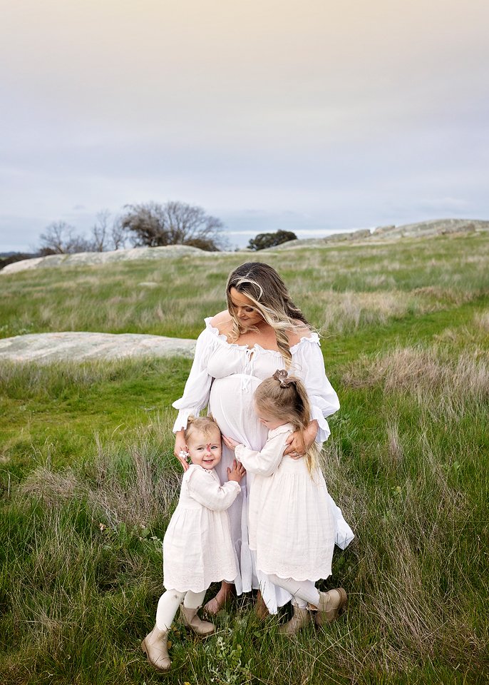 mum and daughters maternity photo Geelong