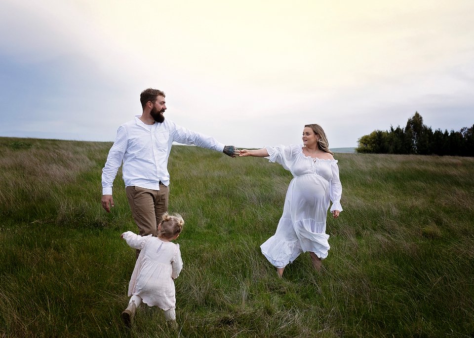 family maternity photo in Geelong