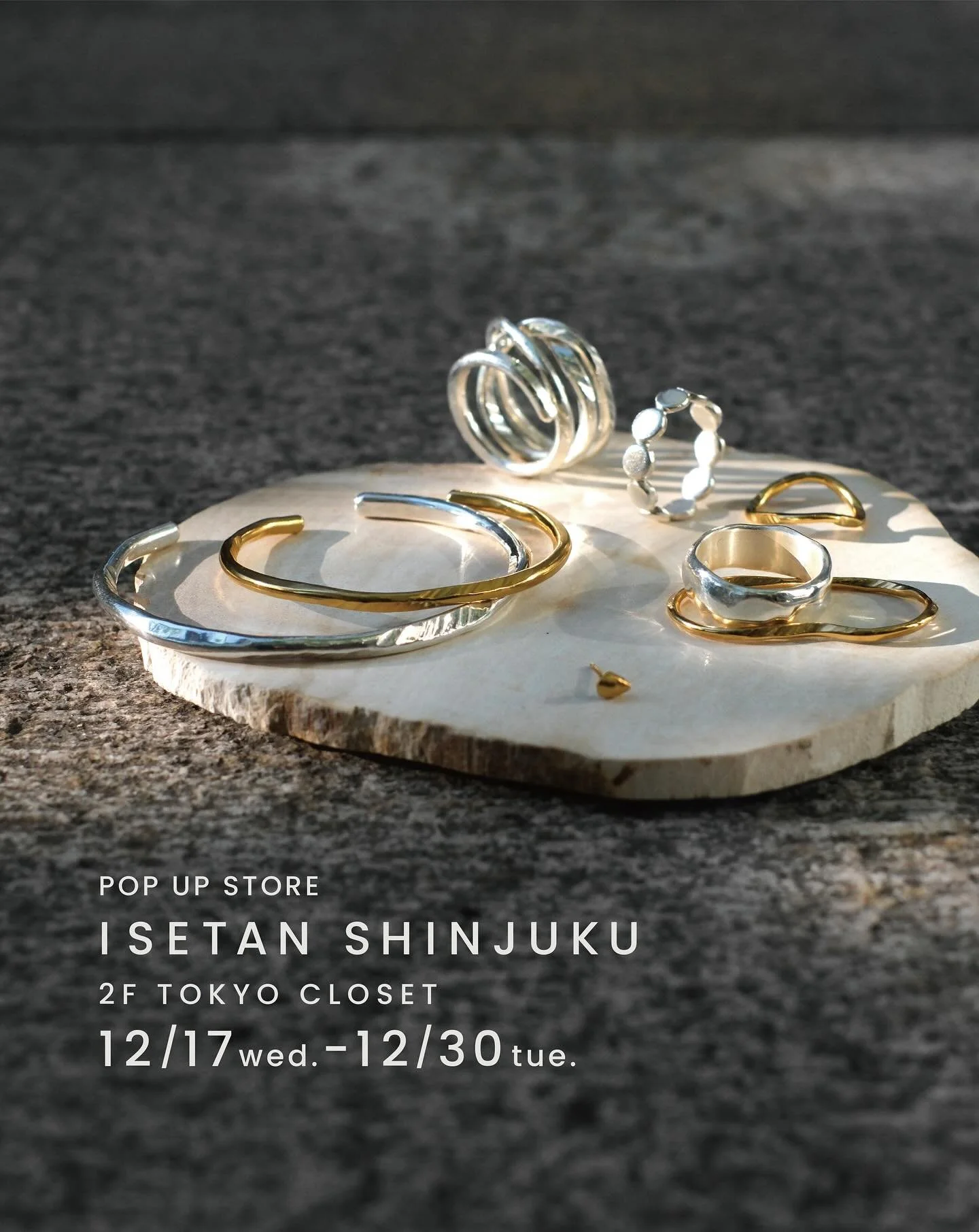 ・
12/17(水)-12/30日(火) 伊勢丹新宿店本館2F
@restyle_tokyo_isetanmitsukoshi にて今年最後のPOP-UPを開催いたします。
&nbsp;
混じり気のないピュアな素材、純銀（SILVER 999）と純金（K24）の素材で、作家が主にハンマーで一つひとつ丁寧に叩いて仕上げるユニセックス・アクセサリーブランド＜four seven nine（フォーセブンナイン）＞
今シーズンのテーマは「pure glow」。中でも注目は、ラグジュアリー感と温かみを兼ね