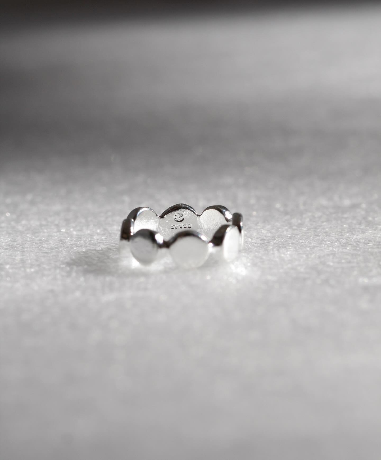 ・
円を描くように、
人と人、想いと時間がつながっていく

en circle
円・縁・艶

重なり合うご縁の中で、
また新しい一年が始まりました

本年もどうぞよろしくお願いいたします✨

#foursevennine
#フォーセブンナイン
#SEVENLYSEVEN
#セブンリーセブン
#SV999
#K24