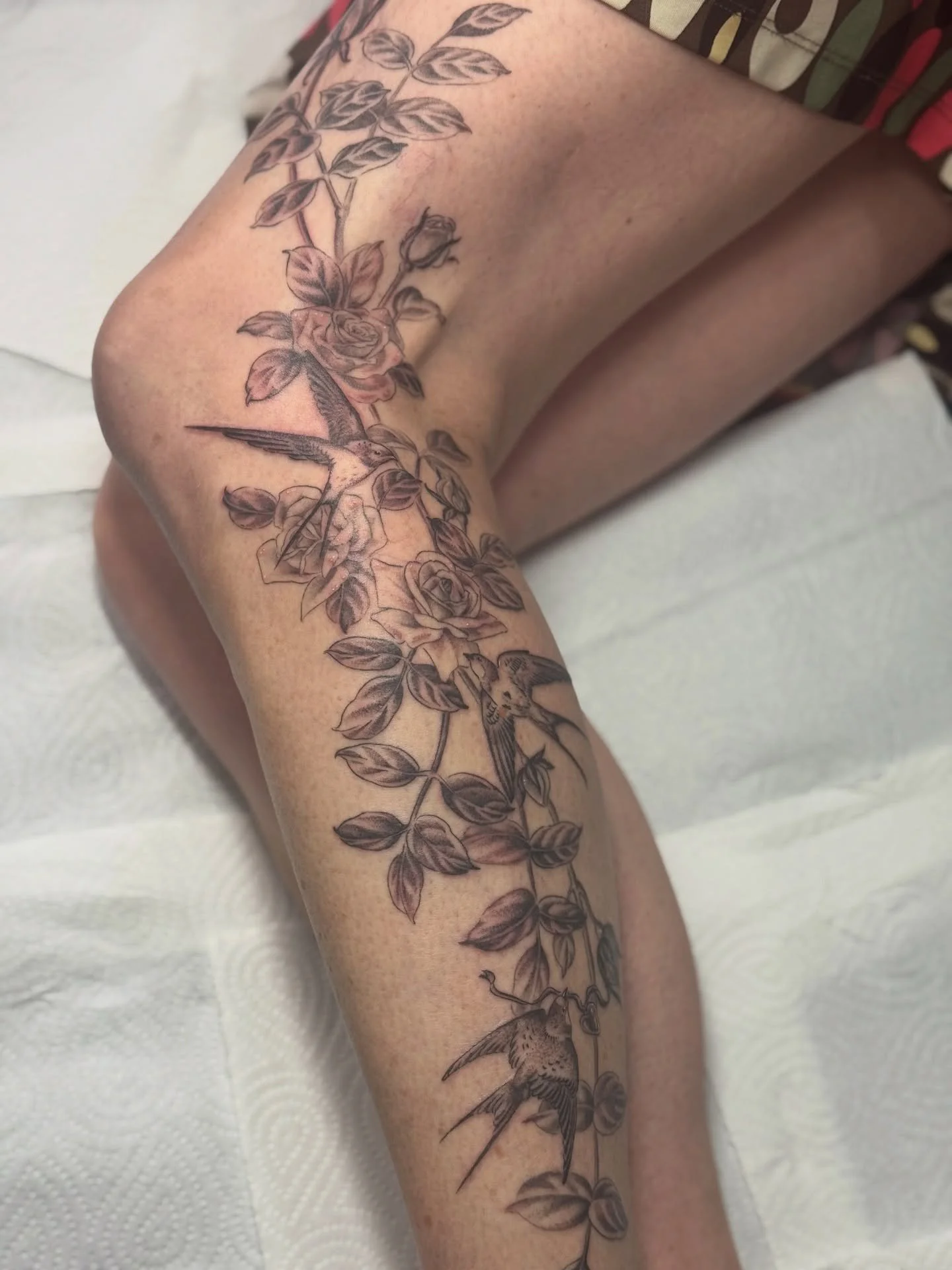 roses and three swallows for wendy 🌸🕊️🌹 thank you so much again! made over two days, the lines are all healed and most of the shading is fresh - i&rsquo;ve included a lil video of the healed lines at the end of the carousel. you can see how the li