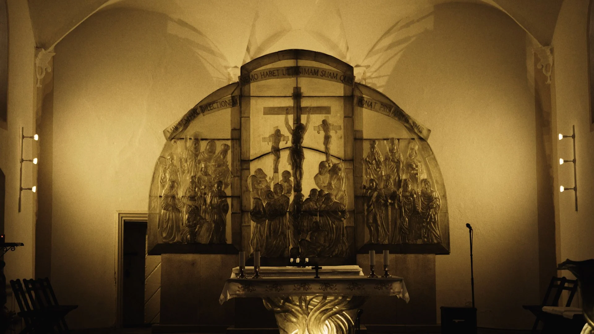 "SKLENĚNÝ OLTÁŘ"