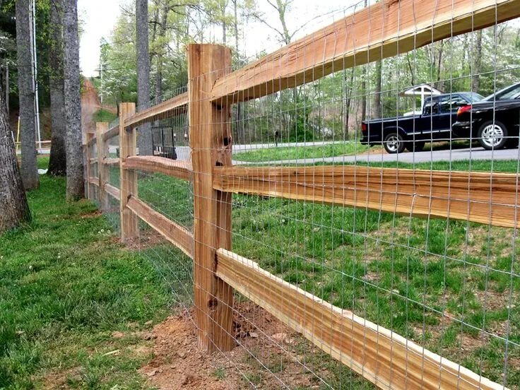 welded wire on cedar split rail.jpg