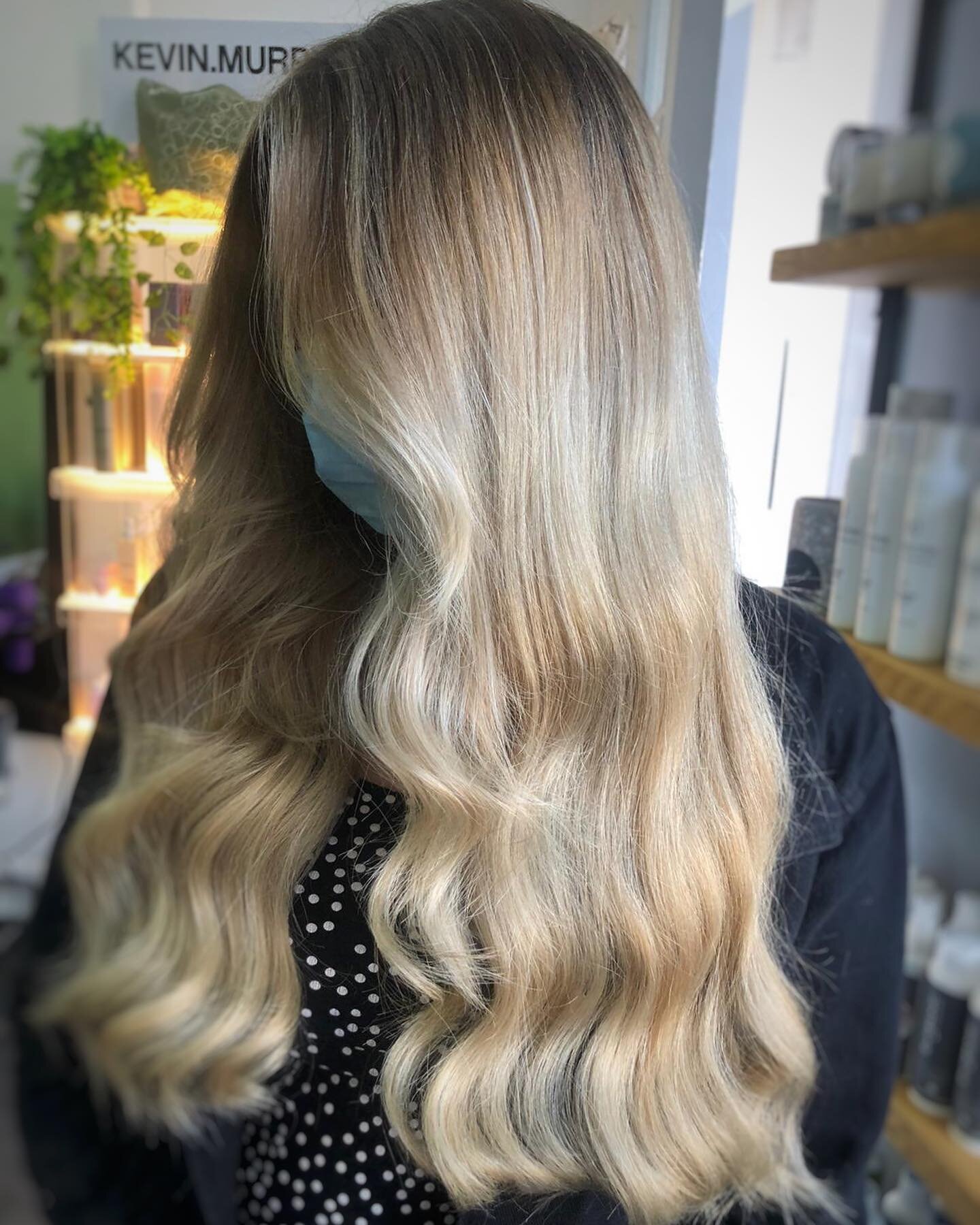 SOFTEN ME!! Swipe for before! 👉🏻👉🏻👉🏻

The most STUNNING look today from our Katie! 

TECHNIQUE: balayage, toner, cutting and styling 

PRODUCTS: @kevinmurphyuk lightener, hydrate me wash  and rinse, @moodhairofficial hair milk, @divaprostyling 