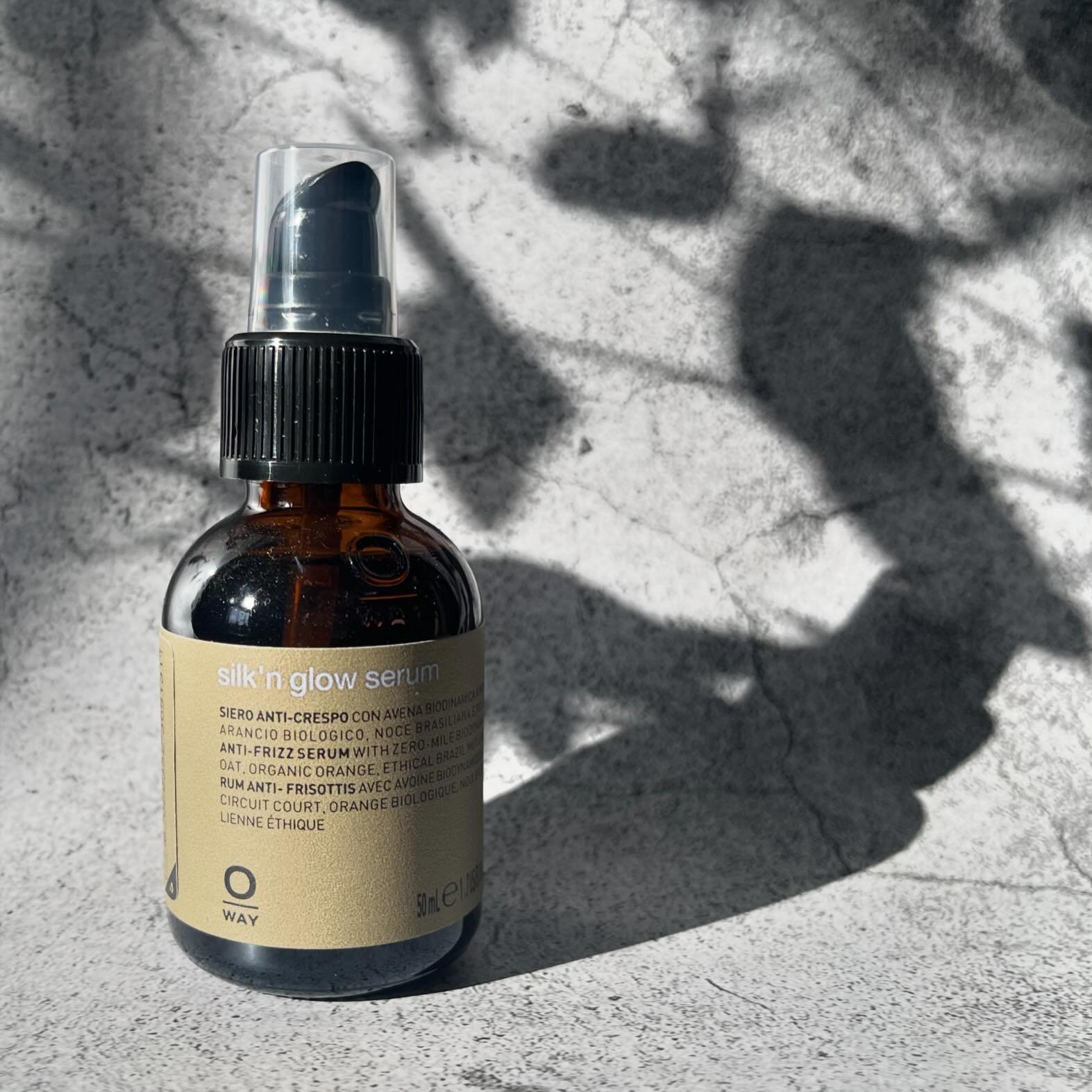 &bull; O W A Y &bull; S I L K &bull; N &bull; G L O W &bull; S E R U M 

Benefits
&bull; Gives immediate shine.
&bull; Polishes the cuticle and maintains control over frizz.
&bull; Hair remains soft and silky.

Olfactory sensations:

Olfactory bouque