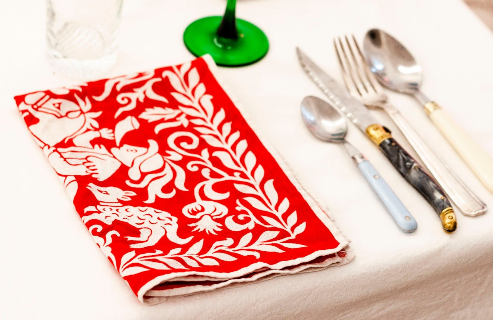 serviette de table, verre sur mer, vente et location de vaisselle de seconde main pour professionnels du CHR