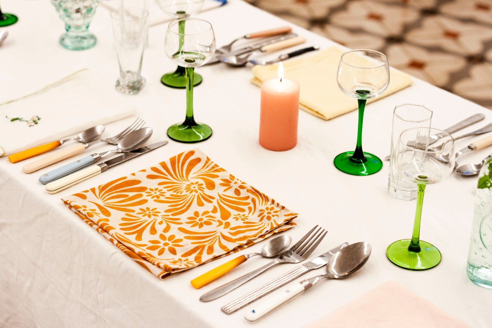 serviette de table, verre sur mer, vente et location de vaisselle de seconde main pour professionnels du CHR