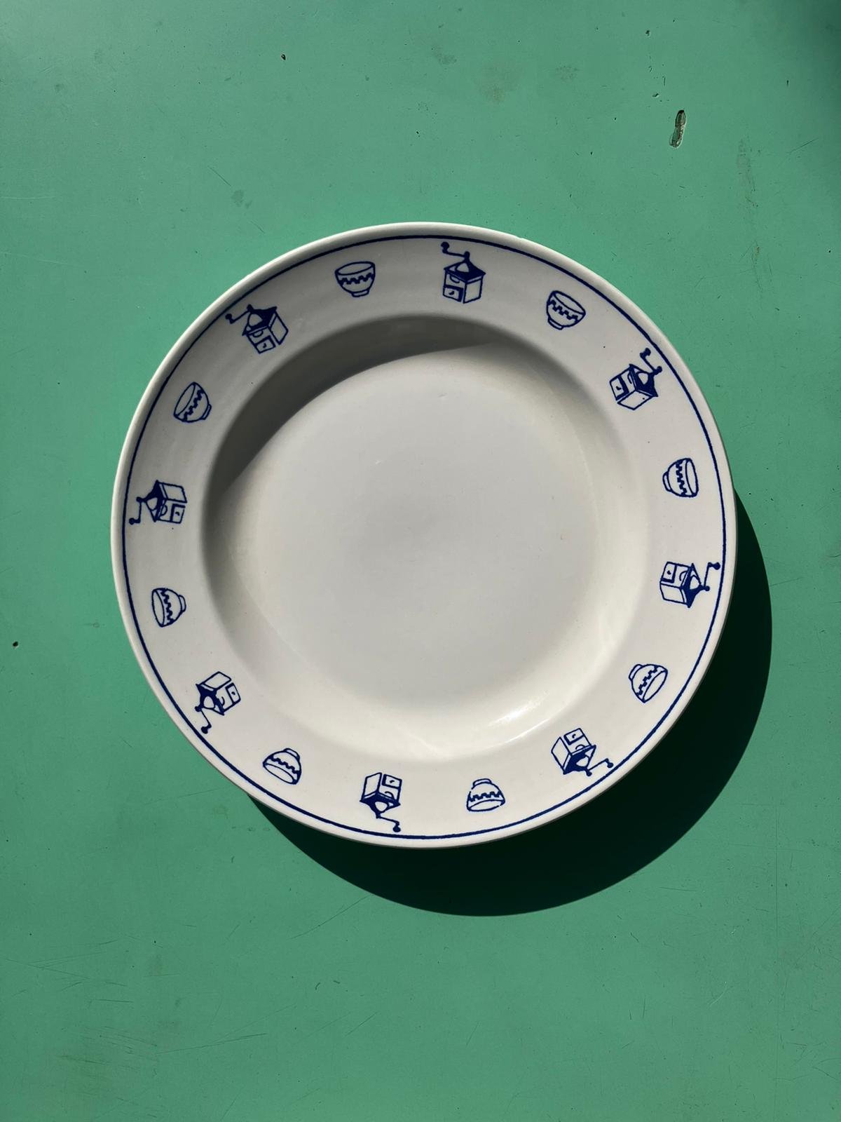 Assiette grands enfants, verre sur mer, vente et location de vaisselle vintage pour professionnels du CHR