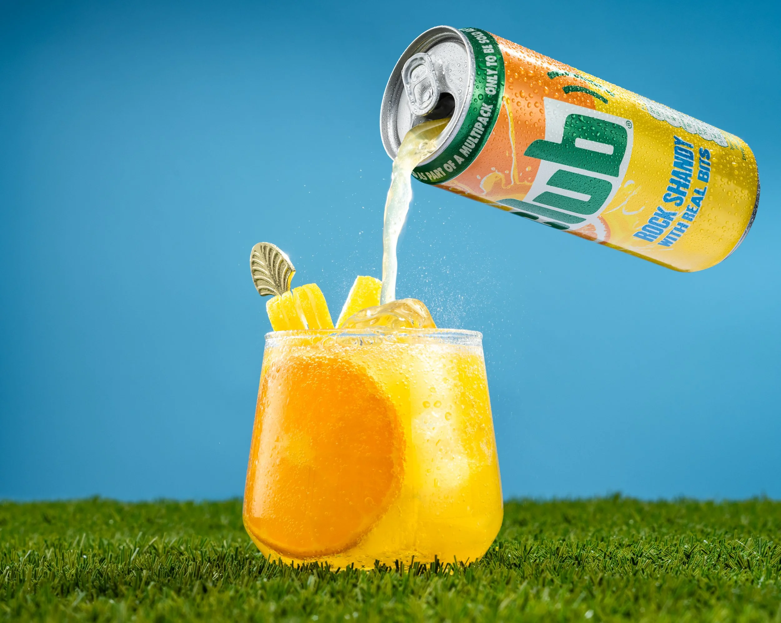 Club-Rock-Shandy-Pour.jpg