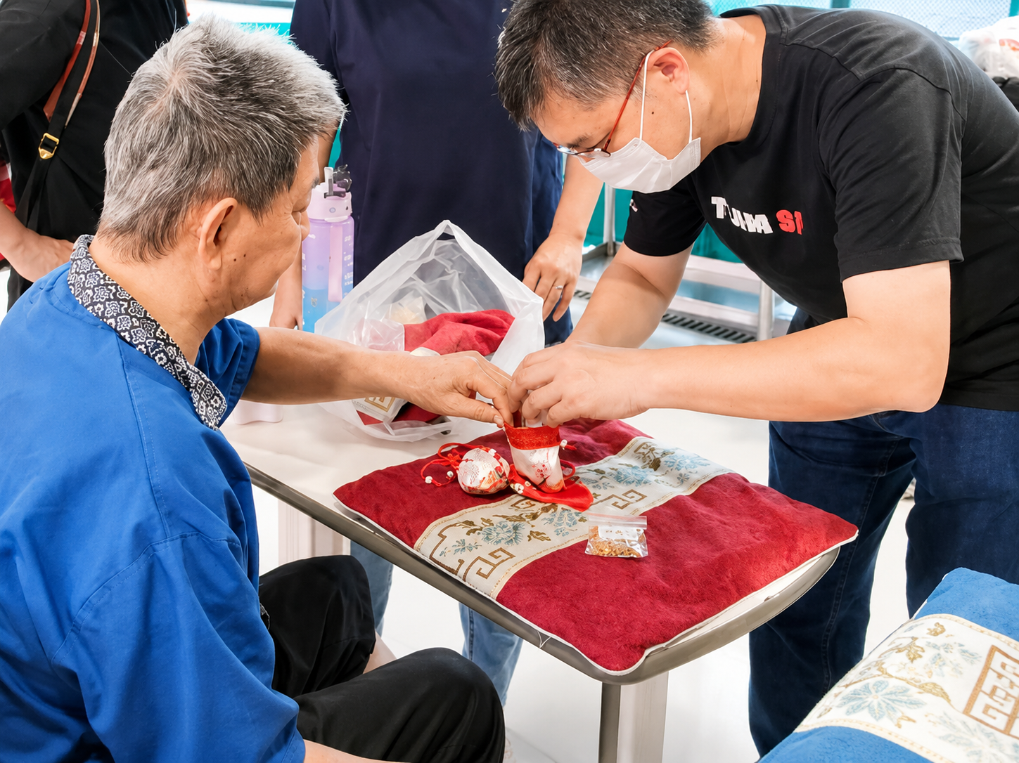 CSR workshop making herbal pillow & sachet with seniors