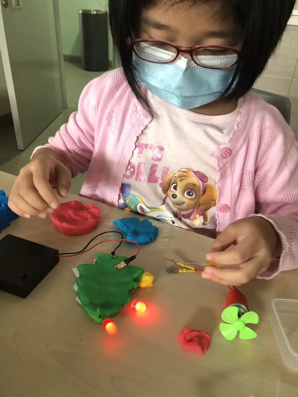 Hands-on STEM and design thinking workshop for schools in Singapore
