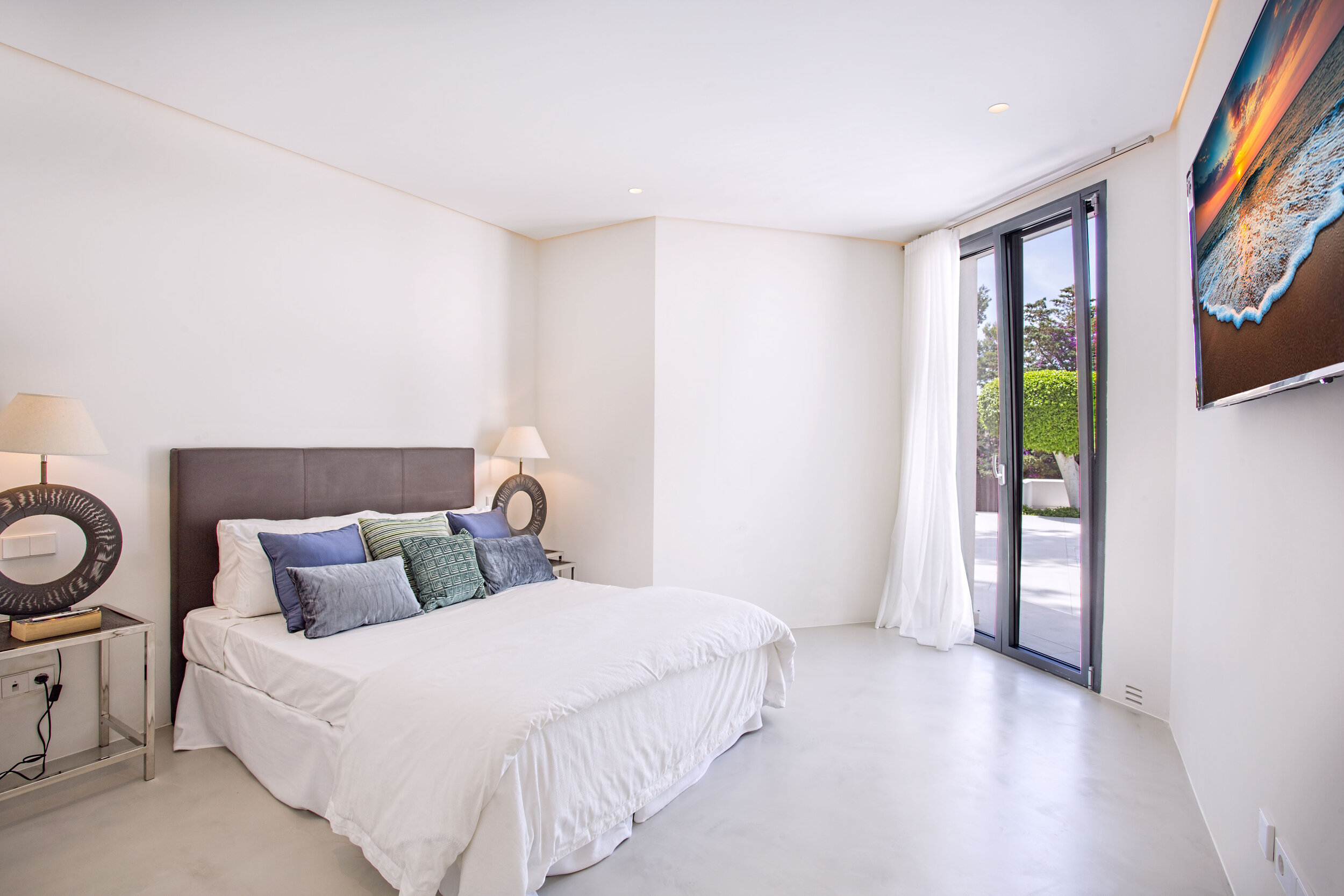 Master bedroom with a south east orientation with access to the patio and garden.