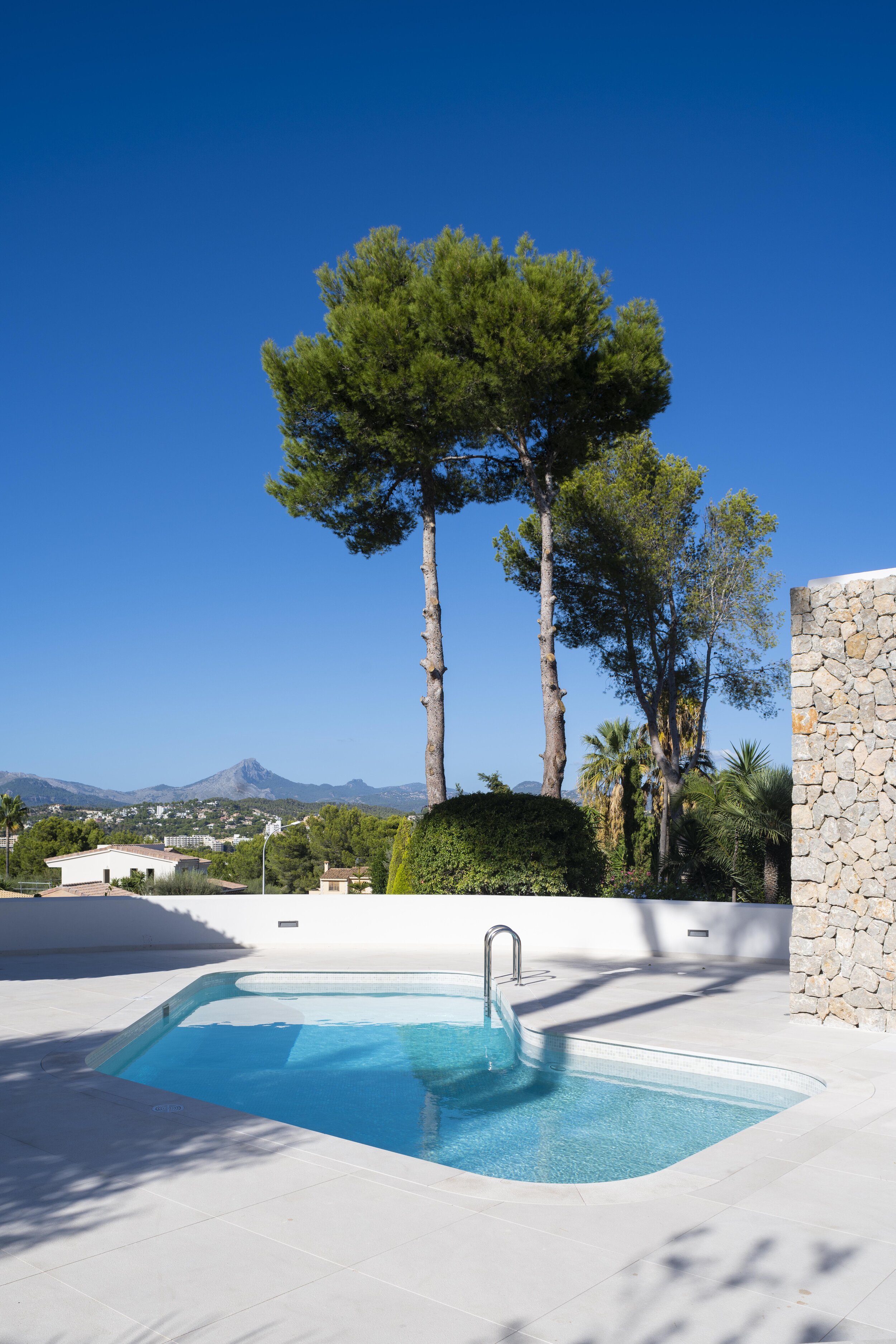 Spectacular views of the bay of Santa Ponca. Majestic pine trees and pomegranate trees.