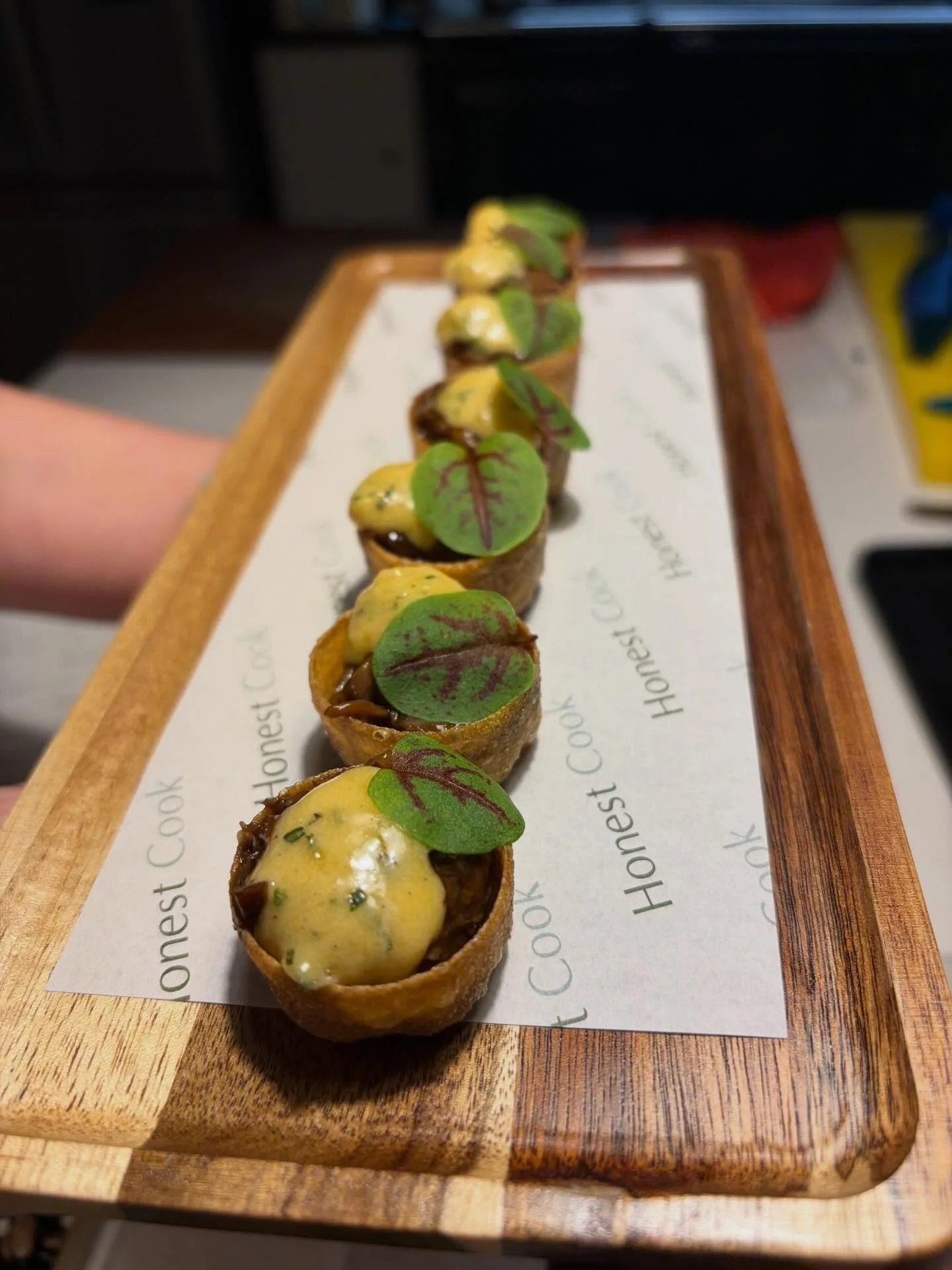 A little late with this one but here&rsquo;s a few pics from last Saturday nights dinner. A selection of delicious canap&eacute;s followed by salmon to start, venison for main and treacle tart to finish. #honestcookuk #intimatedining #privatechef #ev