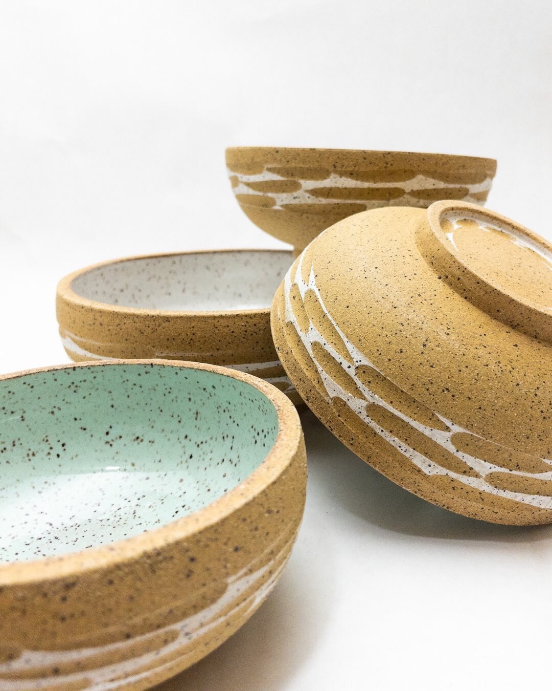 These bowls, in different sizes and colors, are on their way to the new home in New York.
Thank you R. and J.
