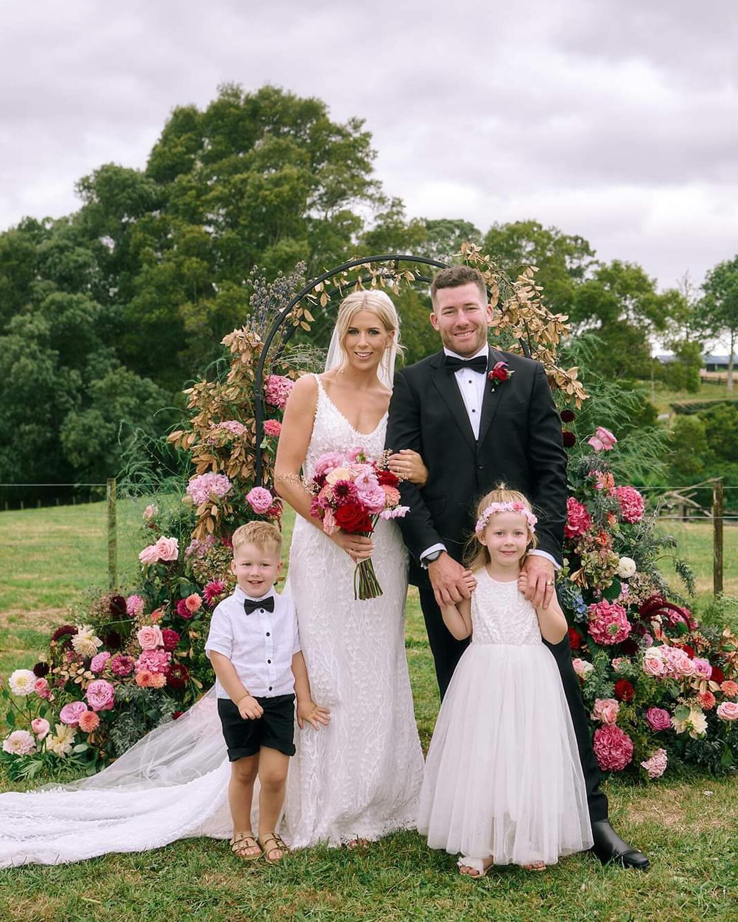 C A M +  E L L E ~ the cutest lil fam you ever did see. We were so honoured to not only supply some furniture but attend as guests and party with the Kennedys. Note - buttermilk popcorn chicken and espresso martini&rsquo;s from @whiskcateringnz are t