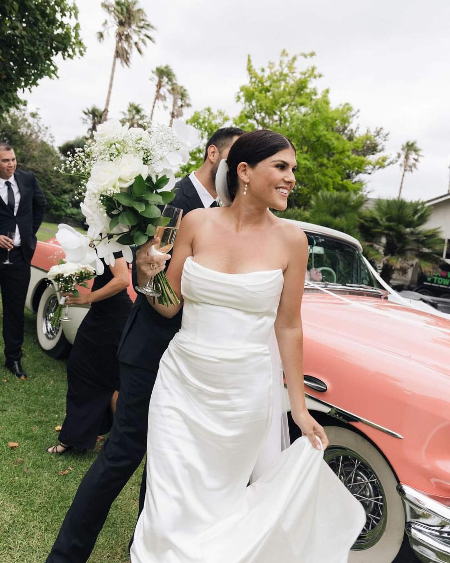 J E R E M Y  A N D  F A L L O N ~  can&rsquo;t get enough of these two and the gorgeous sneak peaks from @kerynsweeneyphotographer 

Feat our 10 x 27m Hampton 🤍