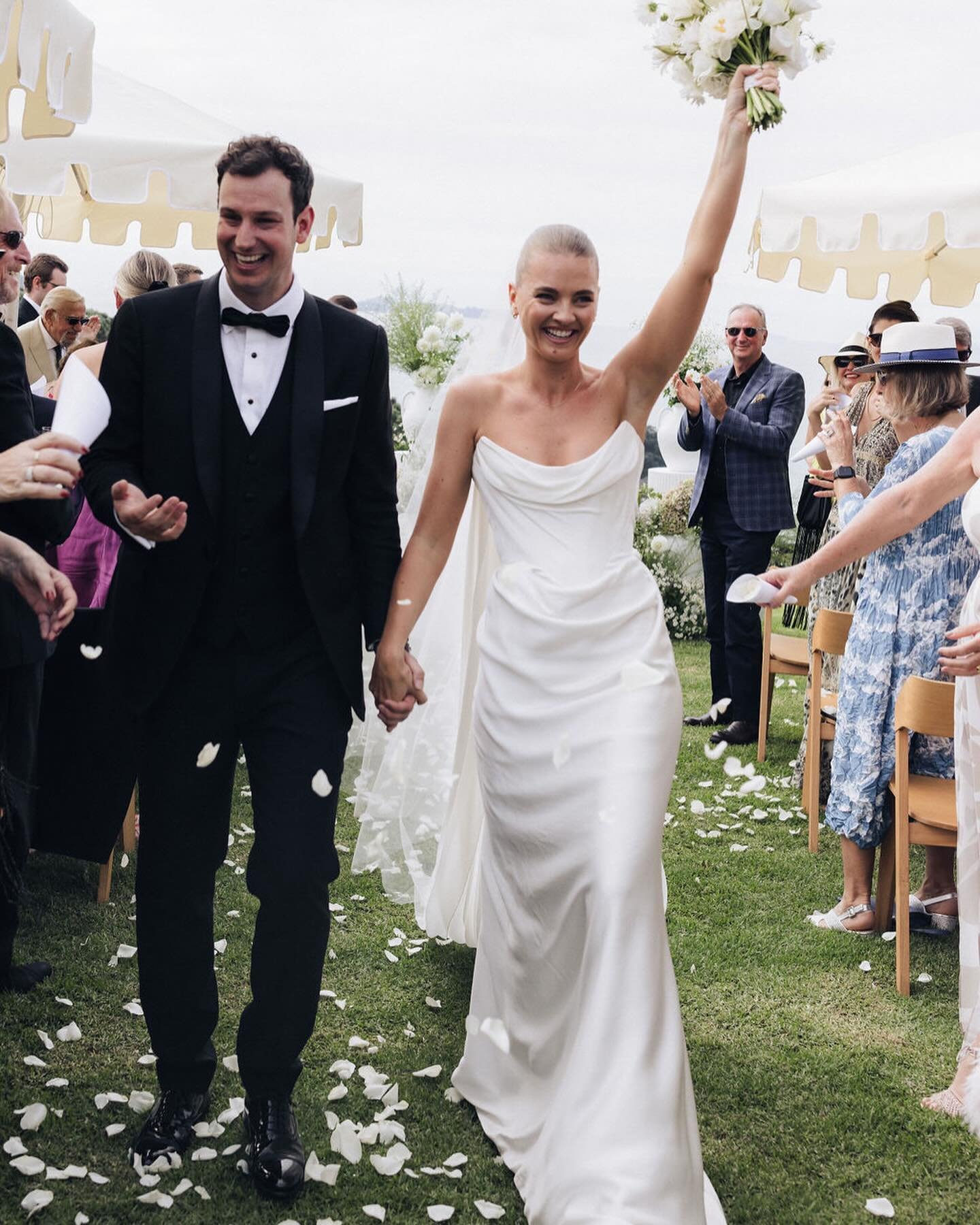 P A R T  T W O ~  more fave snaps from the LeBruns 😍

Full planning, styling, coordination @willowlane_events 
Photographer @kerynsweeneyphotographer 
Videographer @greyareaproduction 
Florals @isadiafloral 
Catering and tableware @littlewolfwedding