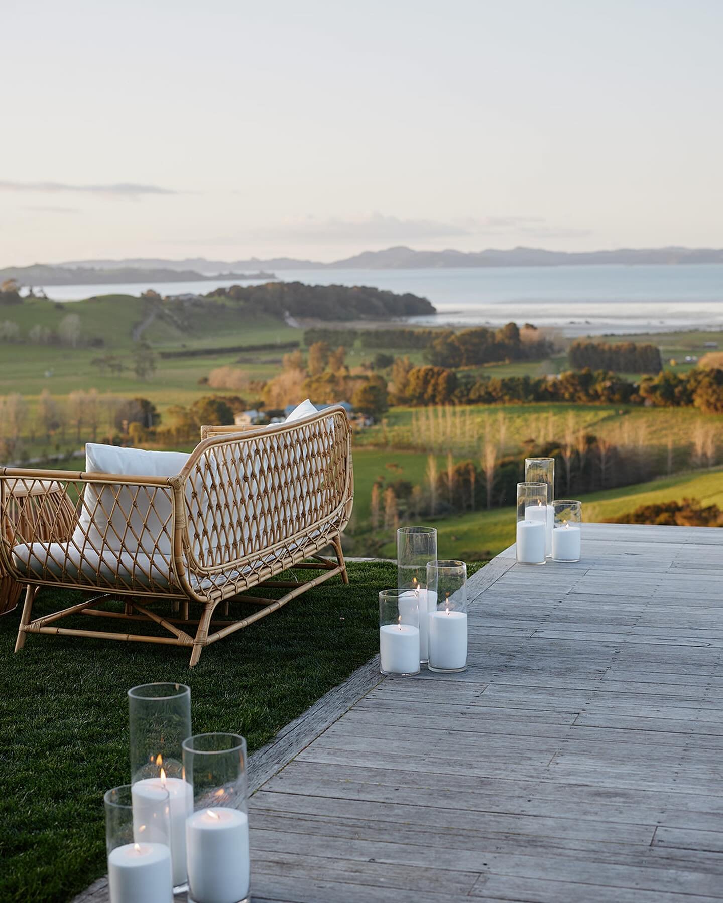R A T T A N  L O U N G I N G ~  The best seat in the house at @kauribayboomrock for their Wedding Cuisine Experience 👌🏻 

Branch &amp; Bloom - @branchandbloomnz 
La Lumiere - @lalumiere_nz 
KCake - @kcakedessert 
Revel &amp; Light - @revelandlight 
